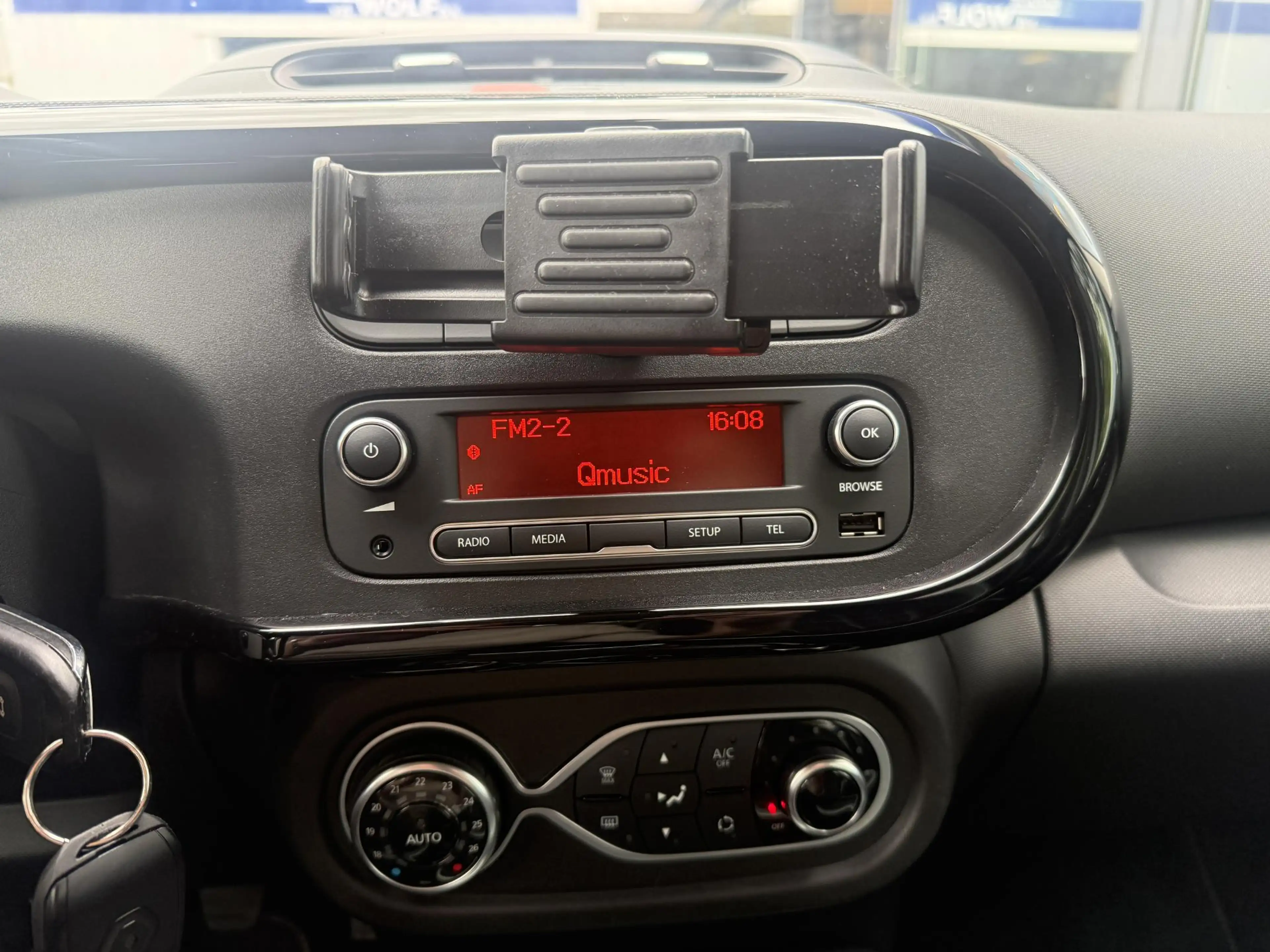 Renault Twingo 1.0 SCe Collection — photo 15