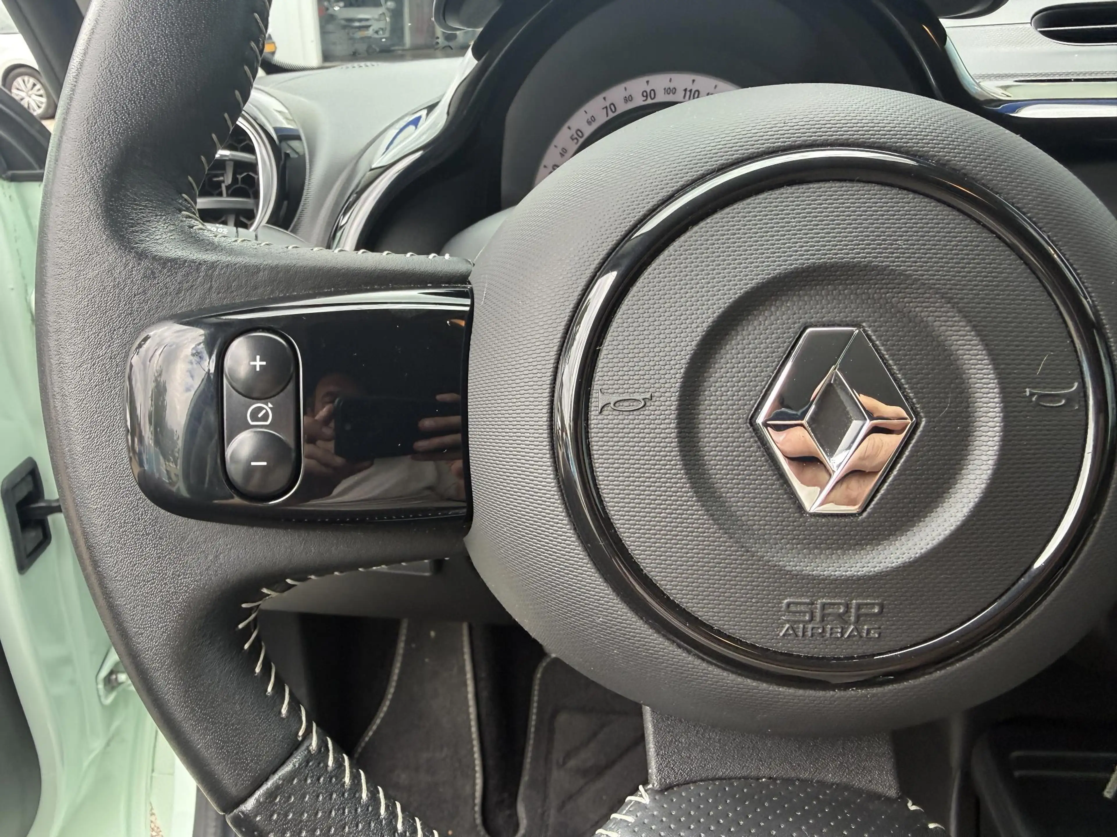 Renault Twingo 1.0 SCe Collection — photo 9