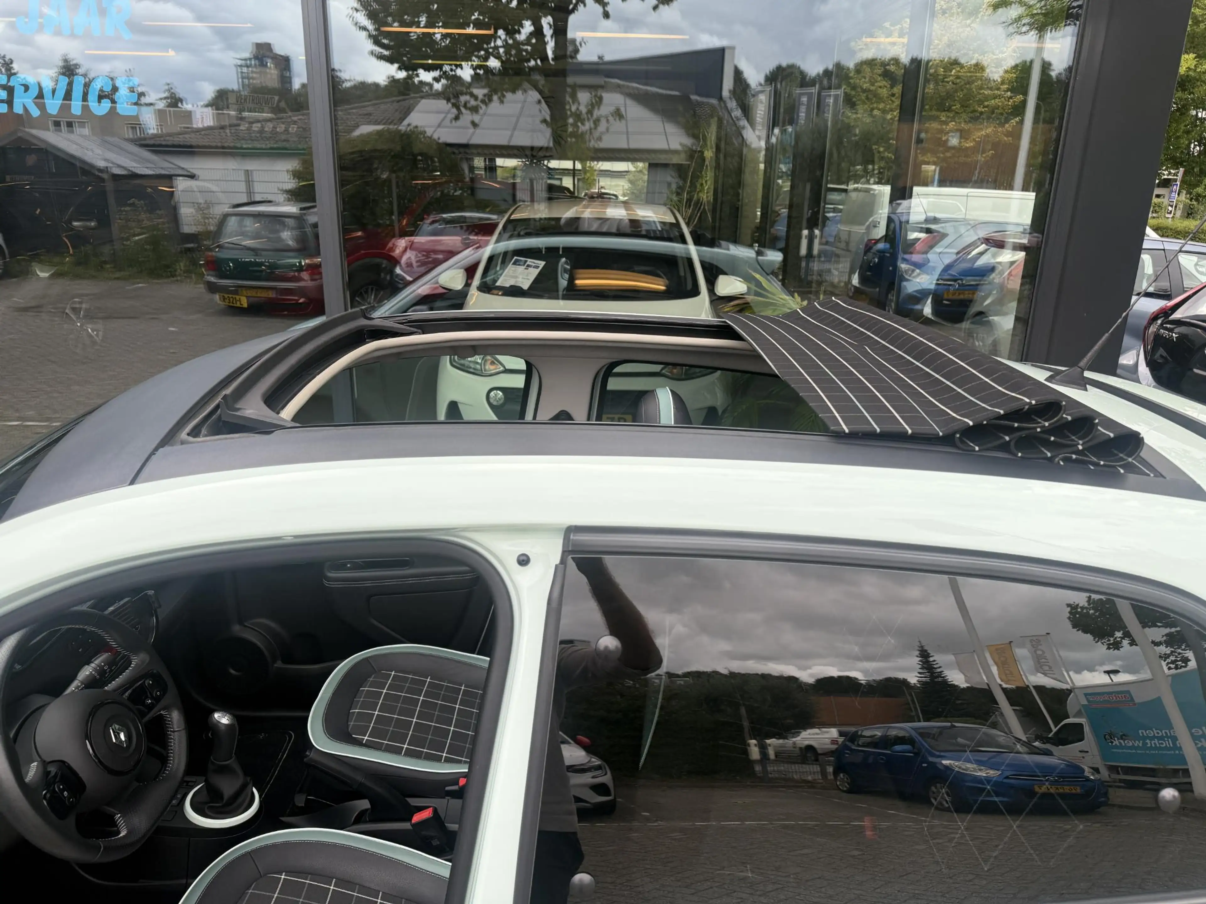 Renault Twingo 1.0 SCe Collection — photo 16