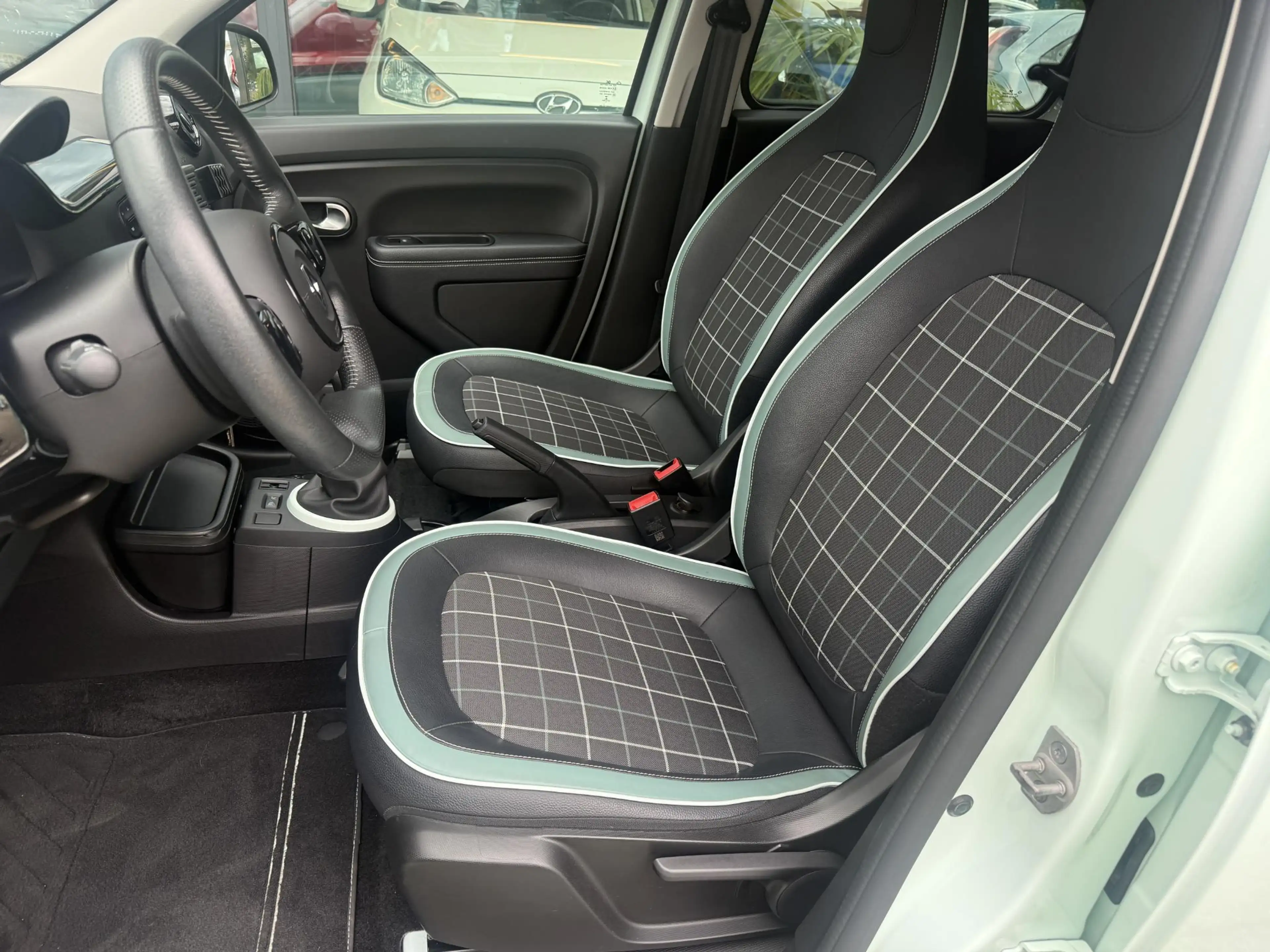 Renault Twingo 1.0 SCe Collection — photo 11