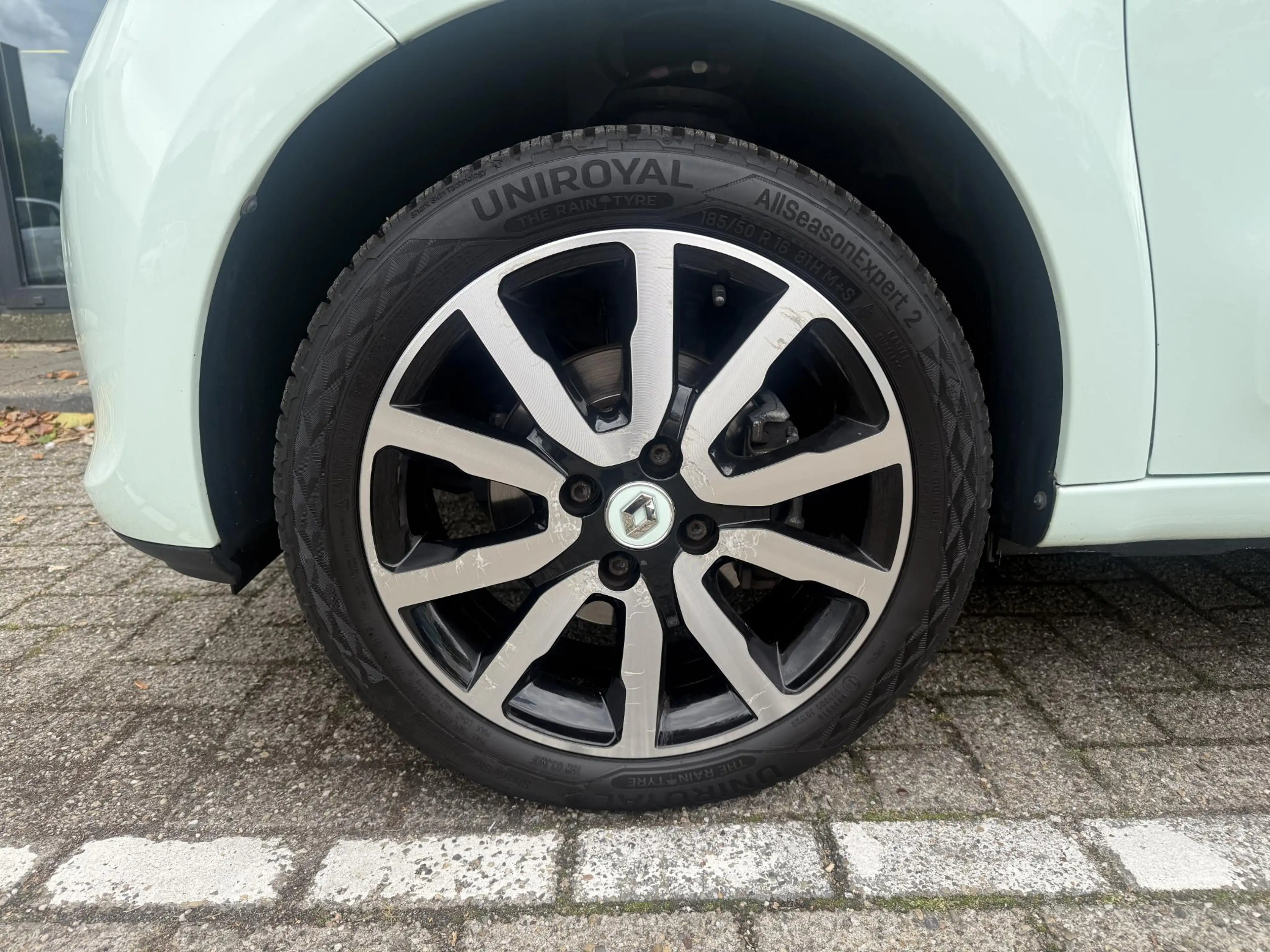Renault Twingo 1.0 SCe Collection — photo 17