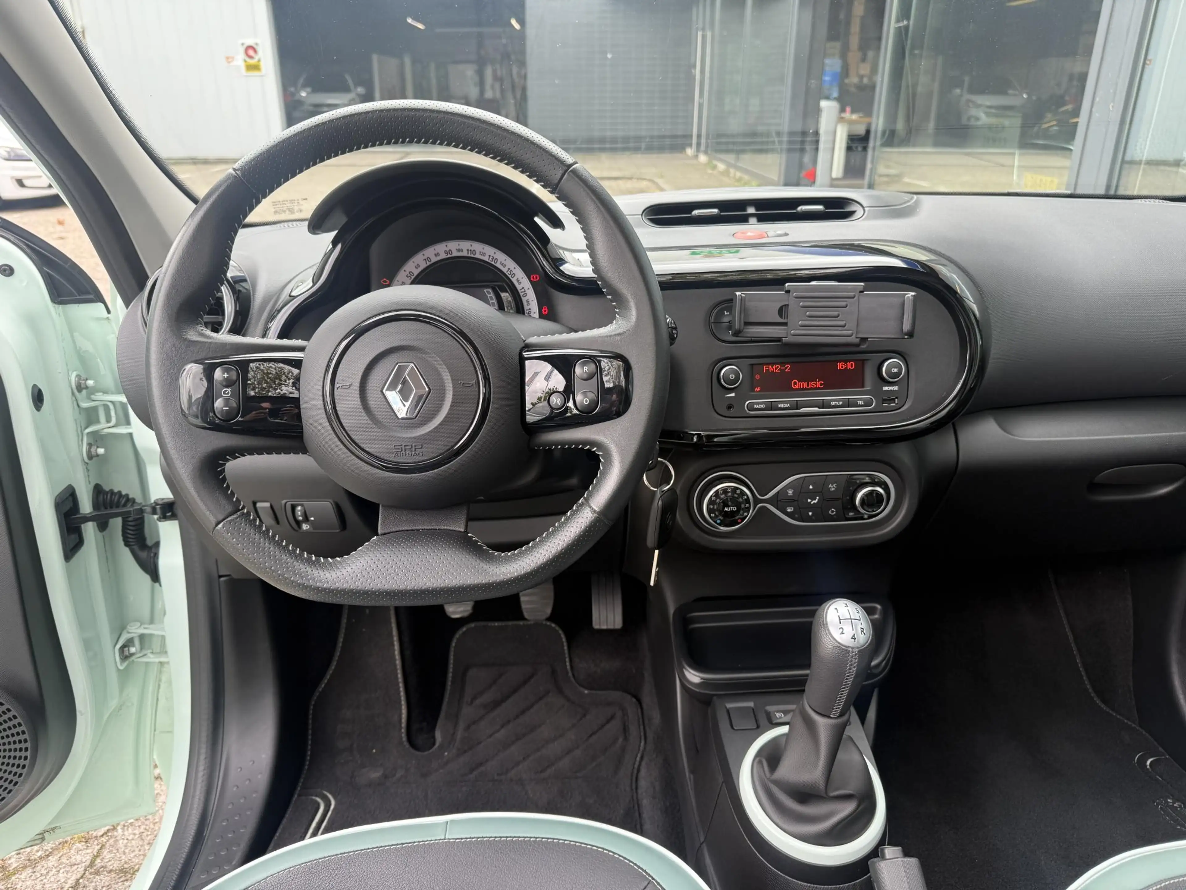 Renault Twingo 1.0 SCe Collection — photo 8