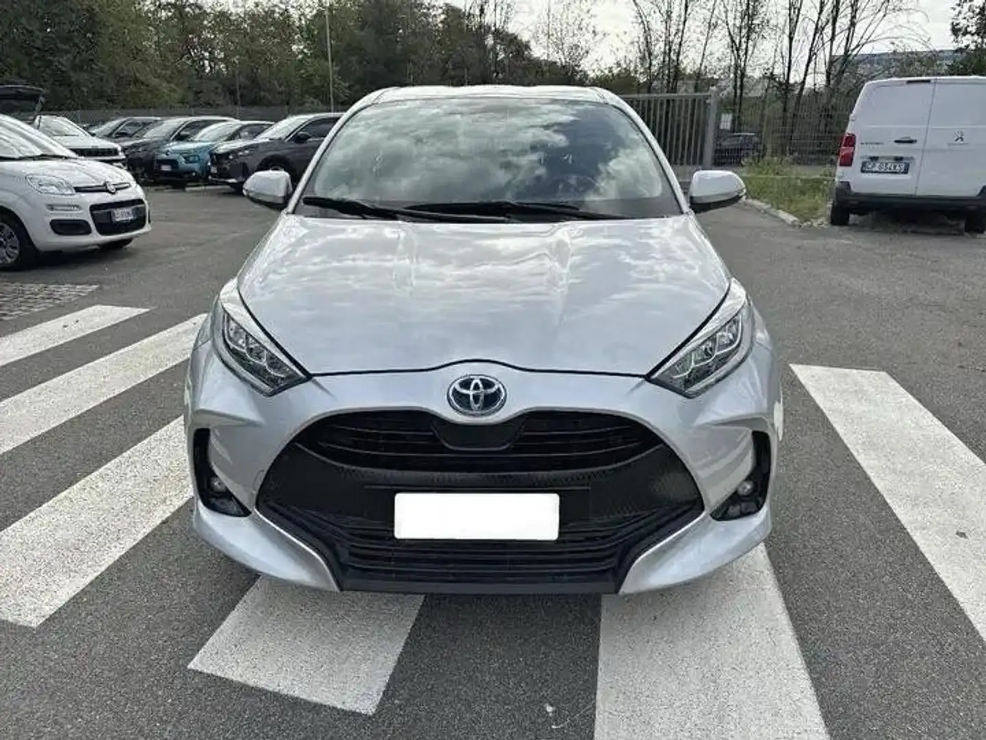 Toyota Yaris Yaris 1.5h Trend Argento - 2