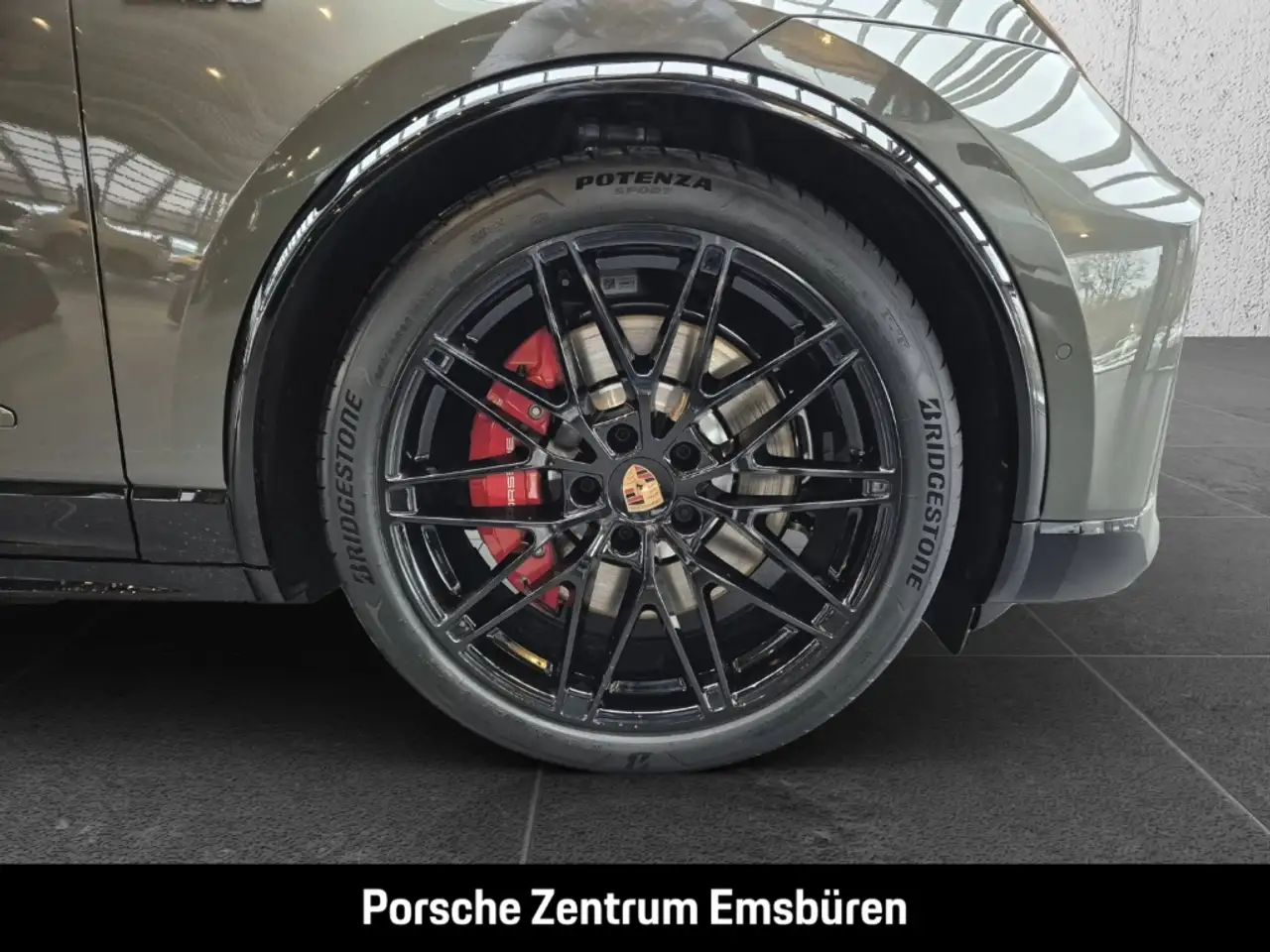 Porsche Macan GTS Pano Bose Hinterachslenk Servo-Plus Surround-V 11