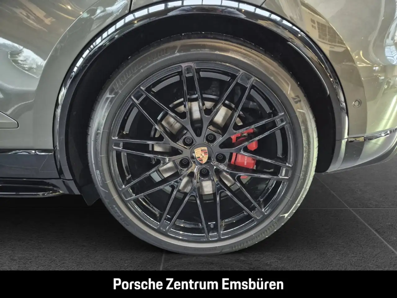 Porsche Macan GTS Pano Bose Hinterachslenk Servo-Plus Surround-V 12