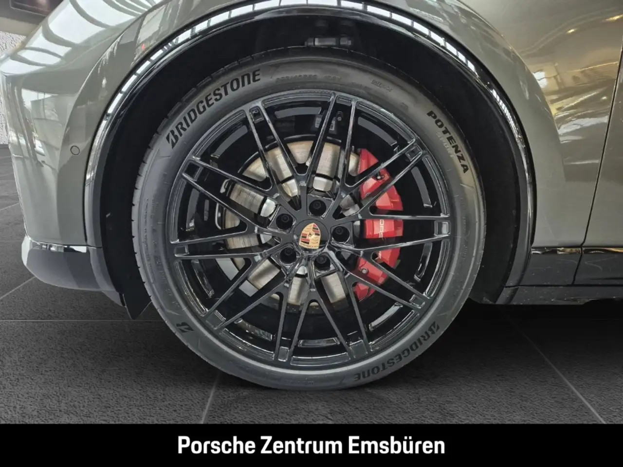 Porsche Macan GTS Pano Bose Hinterachslenk Servo-Plus Surround-V 10