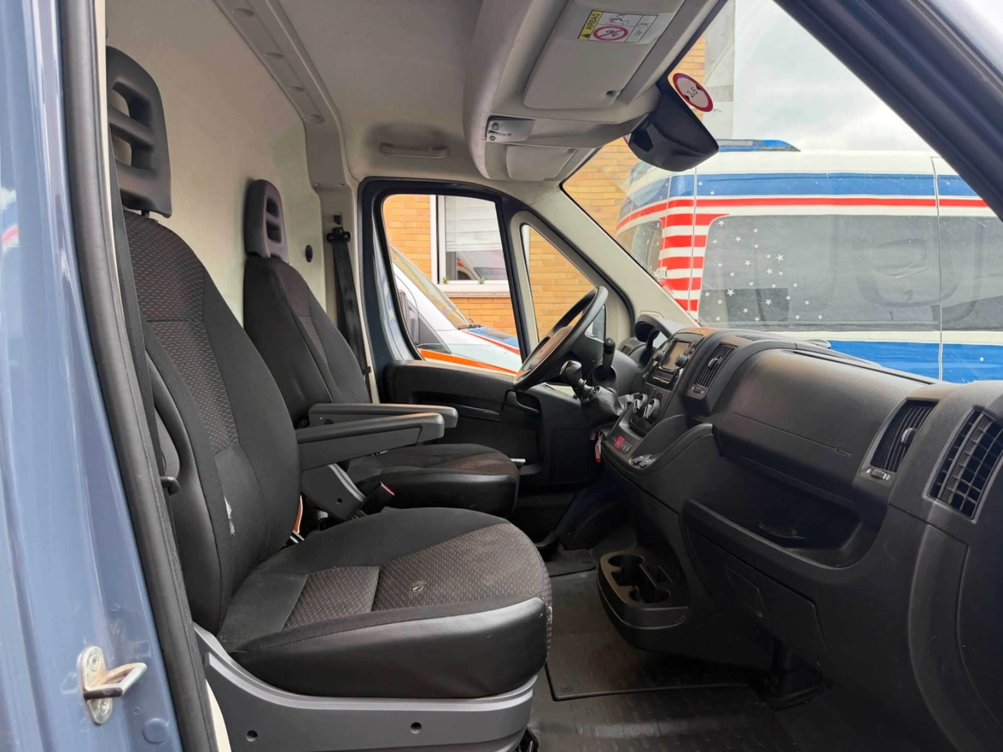 Peugeot Boxer Kasten 328 L1H1 Pro BlueHDi 120 Stop&Start — photo 7