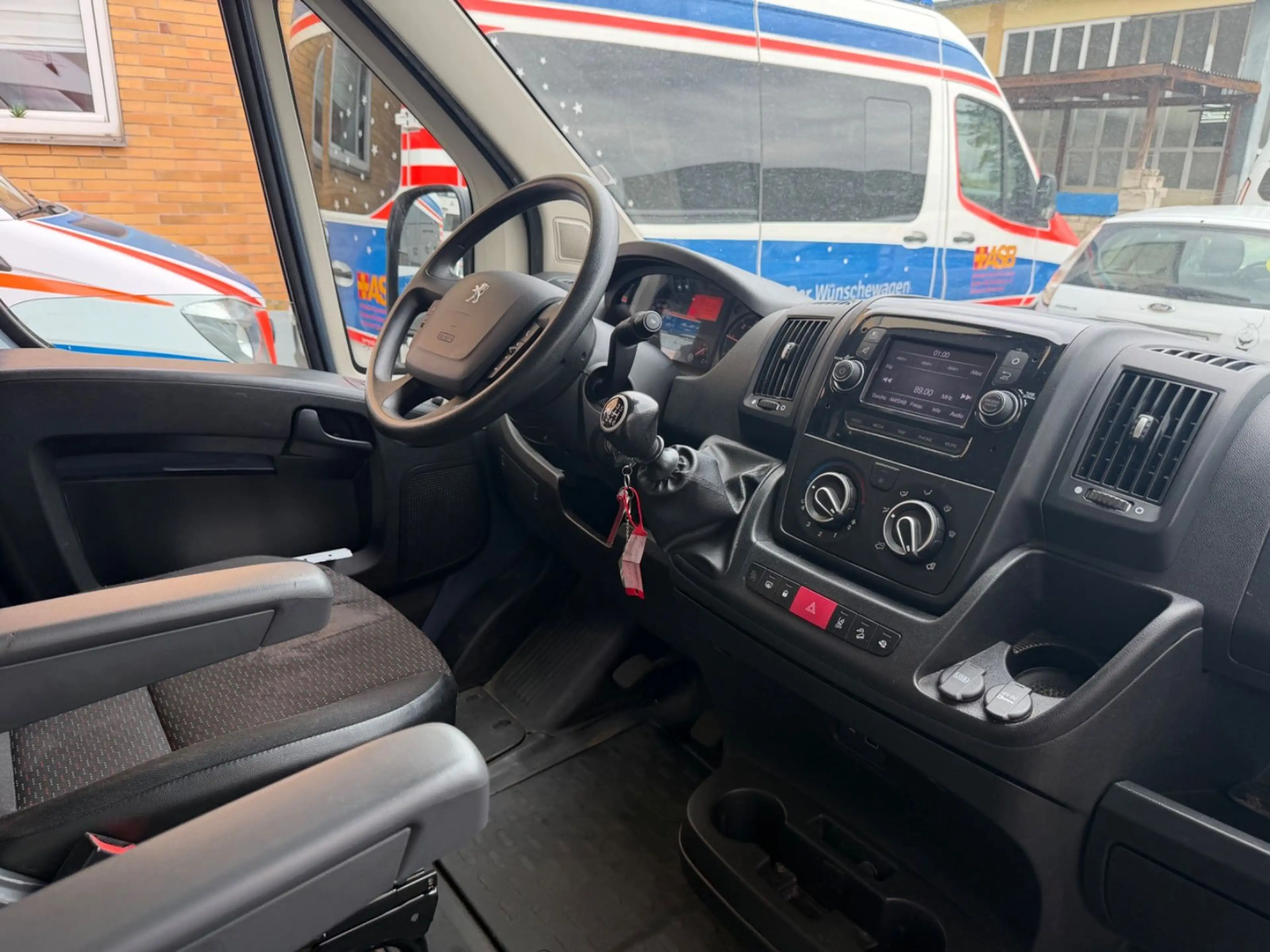 Peugeot Boxer Kasten 328 L1H1 Pro BlueHDi 120 Stop&Start — photo 8