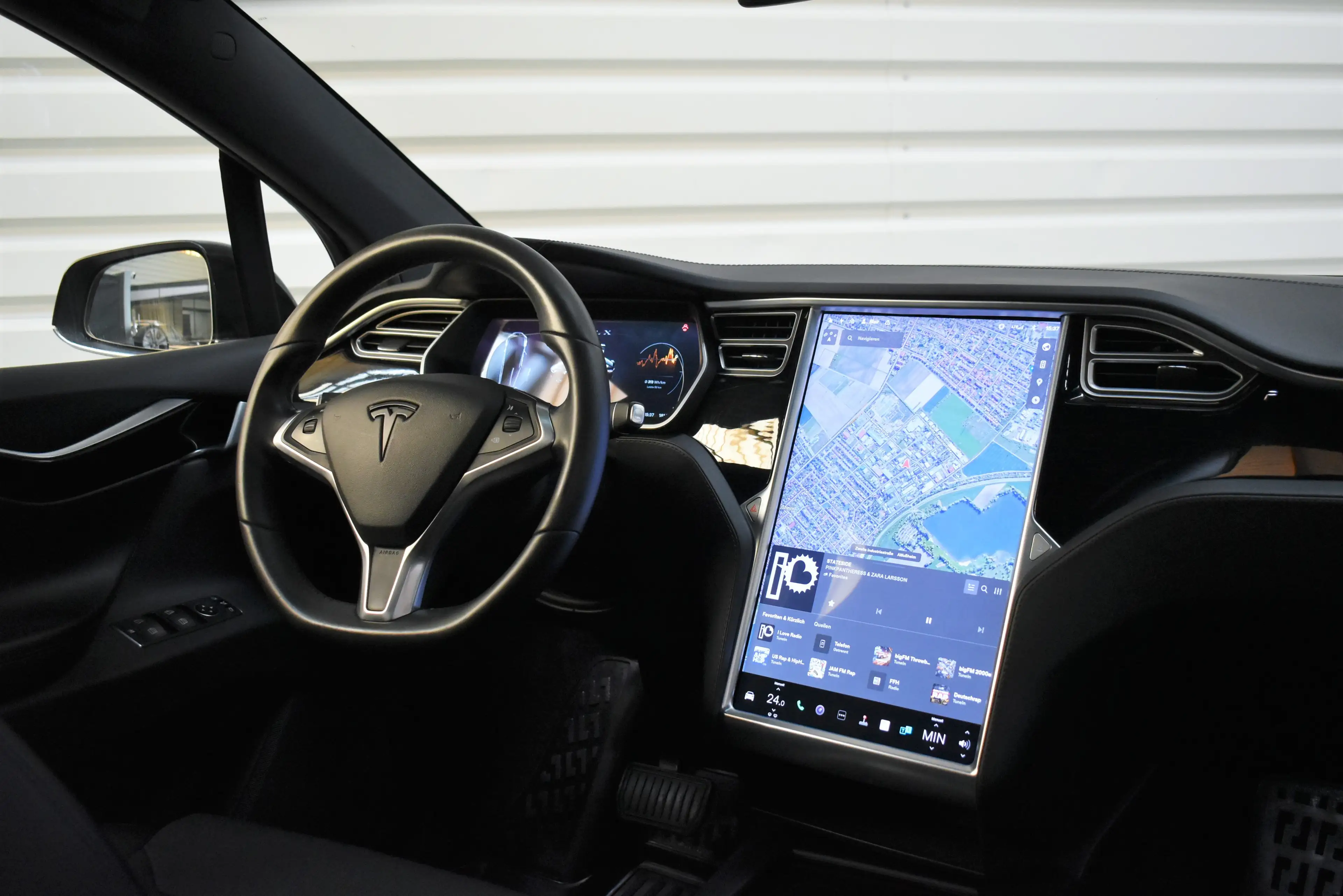 Tesla Model X Performance Dual — photo 15