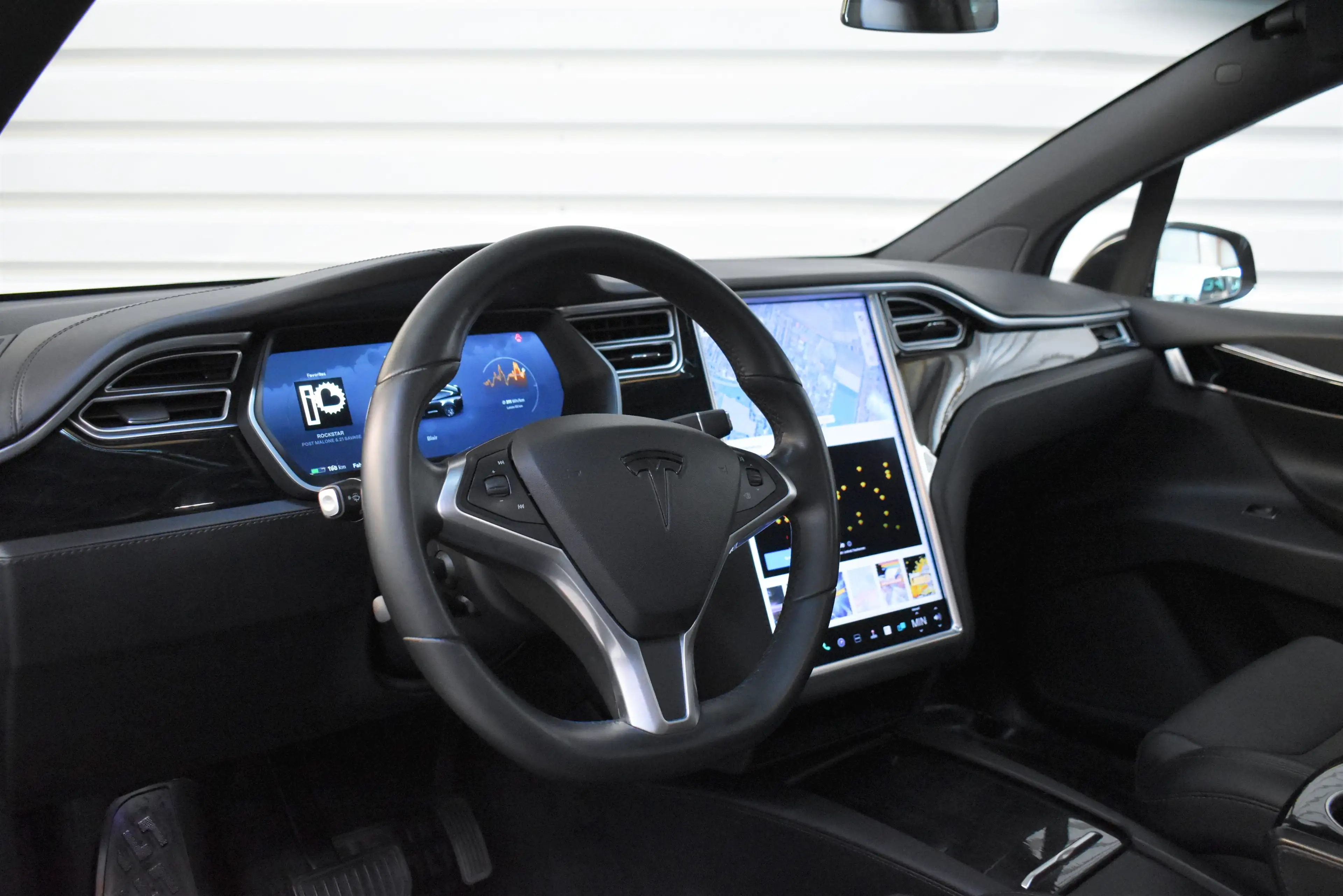 Tesla Model X Performance Dual — photo 8