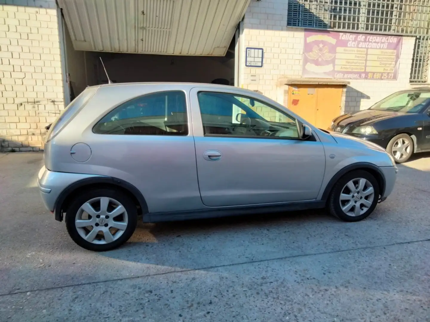 Opel Corsa 1.3CDTI Essentia Gris - 2