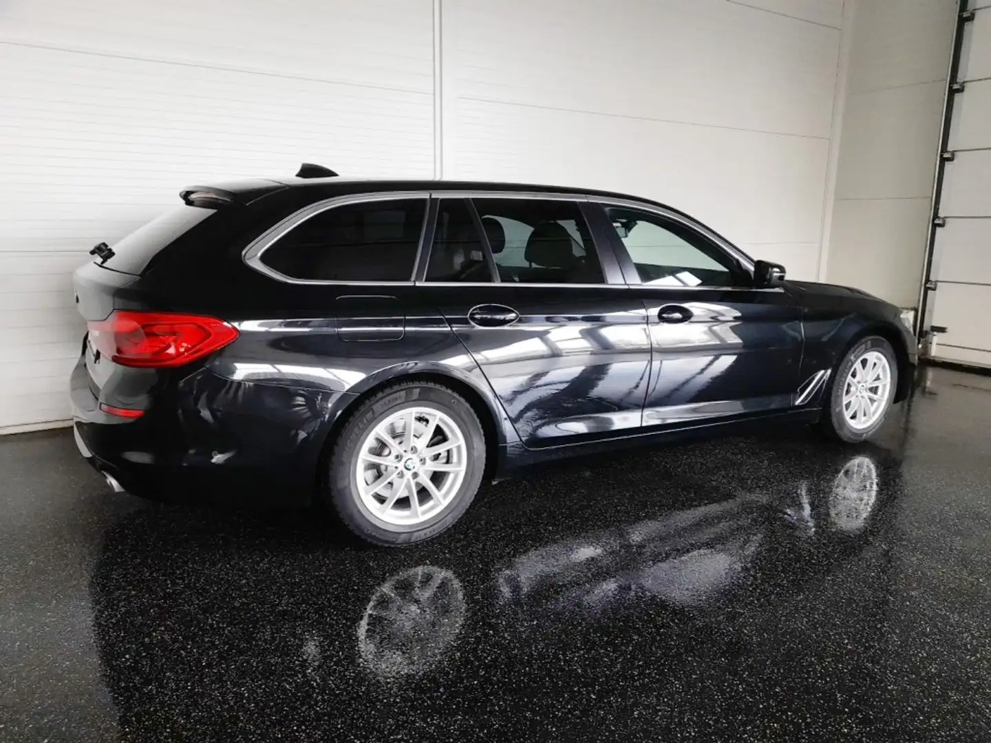 BMW 520 d TOURING Aut *VOLL LED / NAVI / VOLLLEDER / TEMPOMAT / PARKING ASSISTANT / SITZHEIZUNG* Schwarz - 2