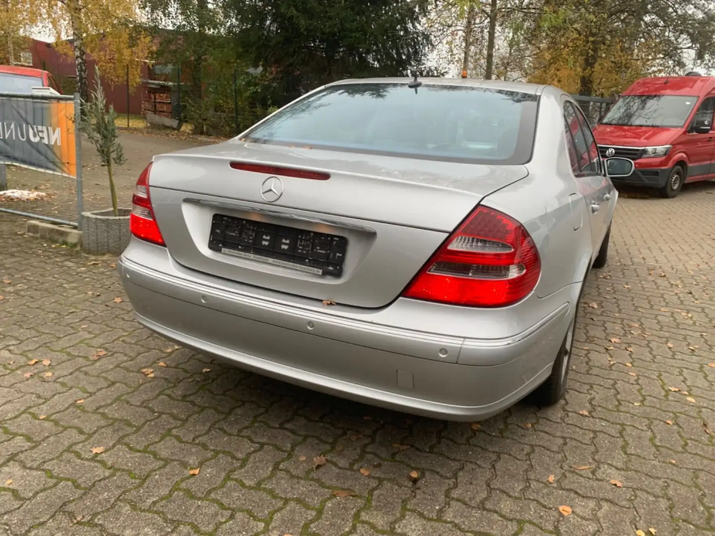 Mercedes-Benz E 320 E -Klasse Lim. E 320 Silber - 2