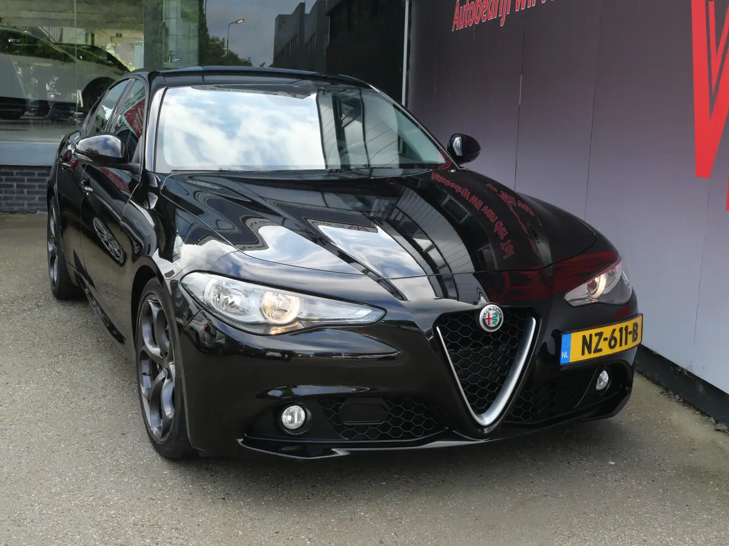 Alfa Romeo Giulia 2.0T SUPER | AUTOMAAT | NAVIGATIE | KEYLESS | DAB Noir - 2