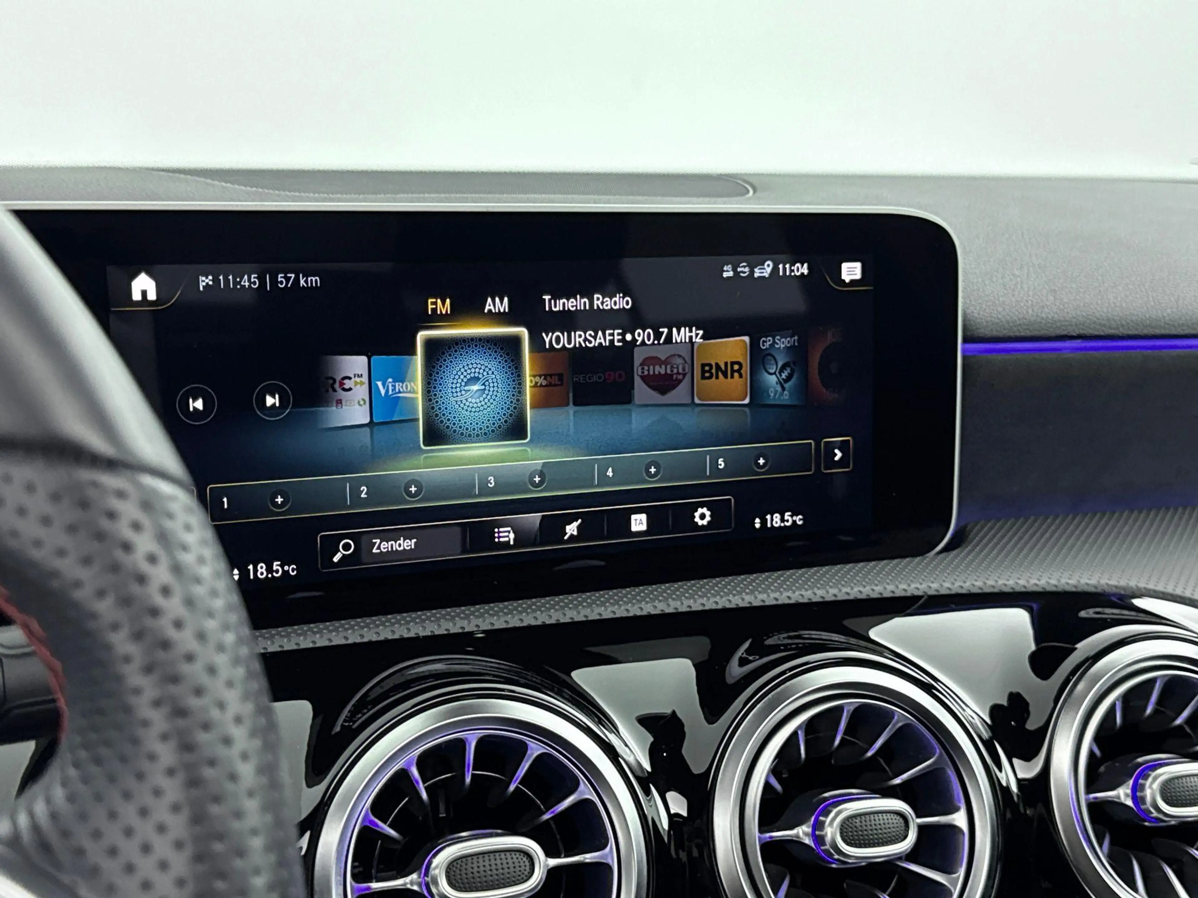Mercedes-Benz A 220 Premium Plus — photo 15