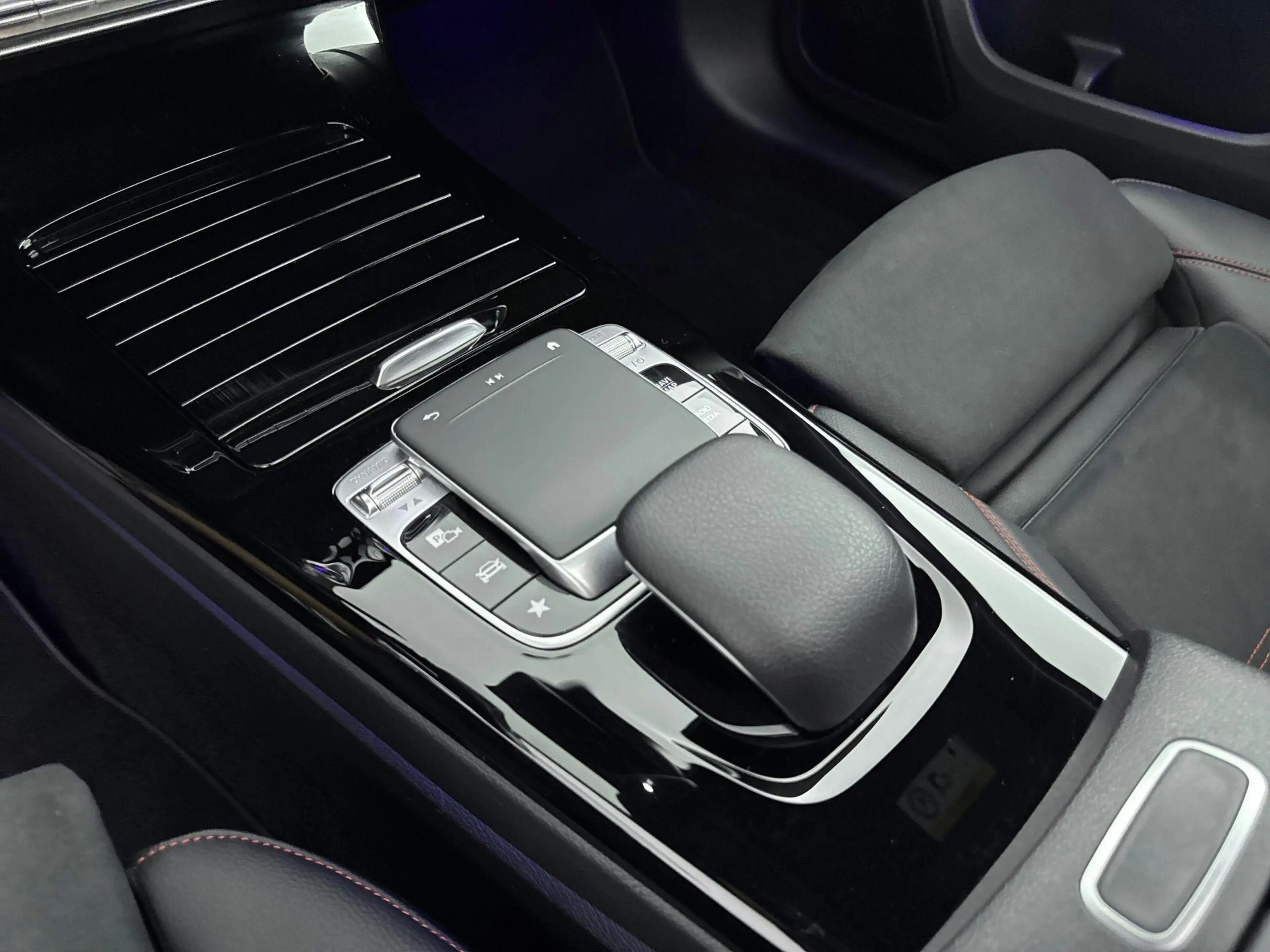 Mercedes-Benz A 220 Premium Plus — photo 10
