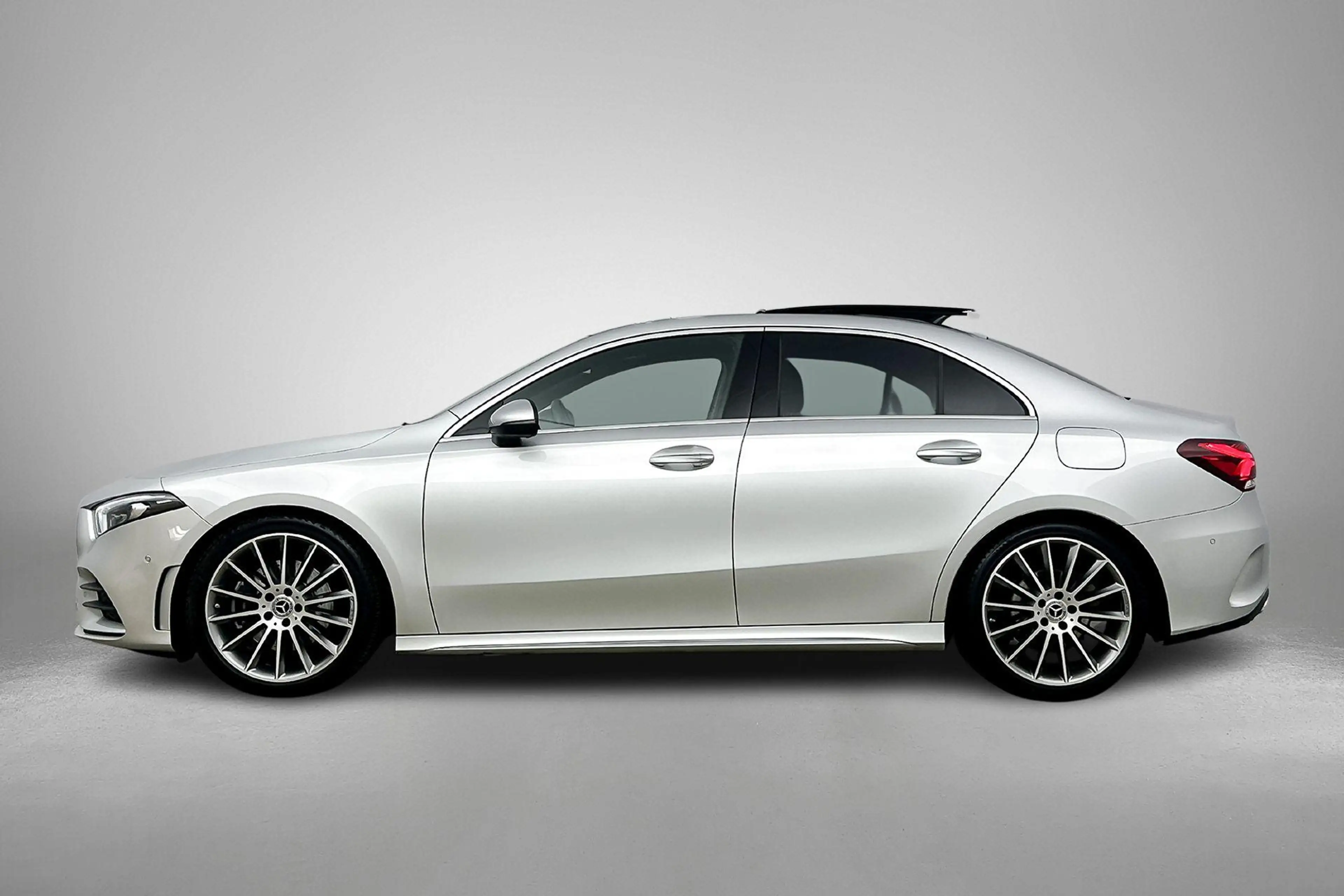 Mercedes-Benz A 220 Premium Plus — photo 6