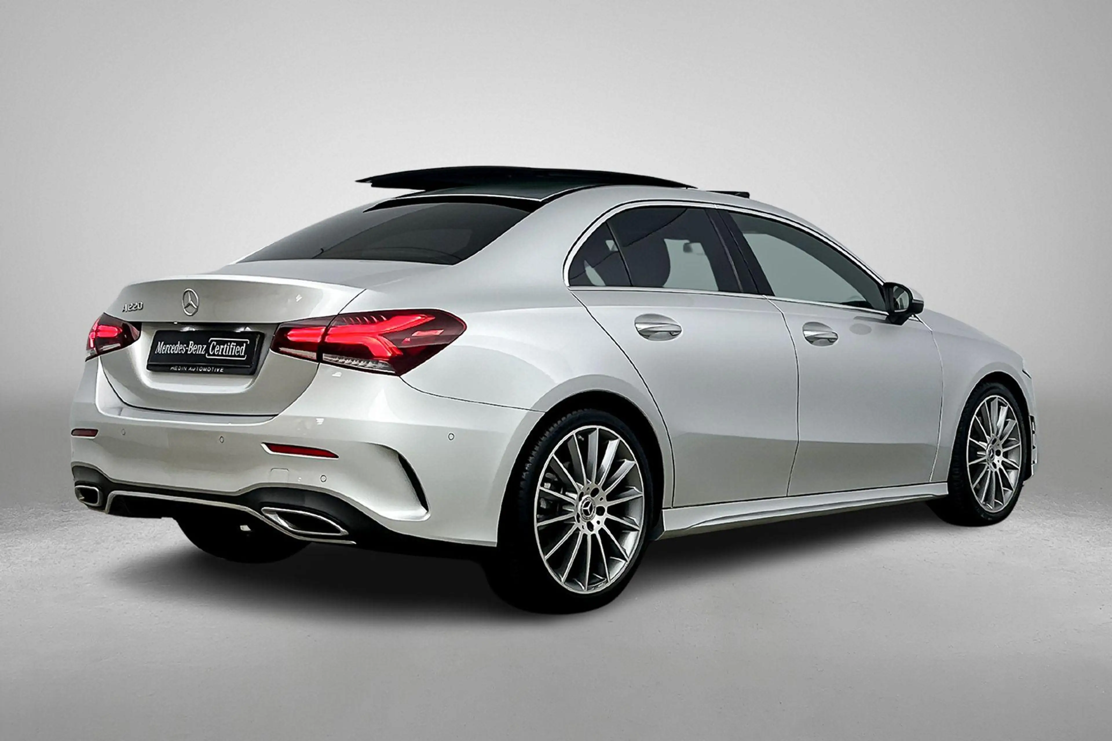Mercedes-Benz A 220 Premium Plus — photo 2