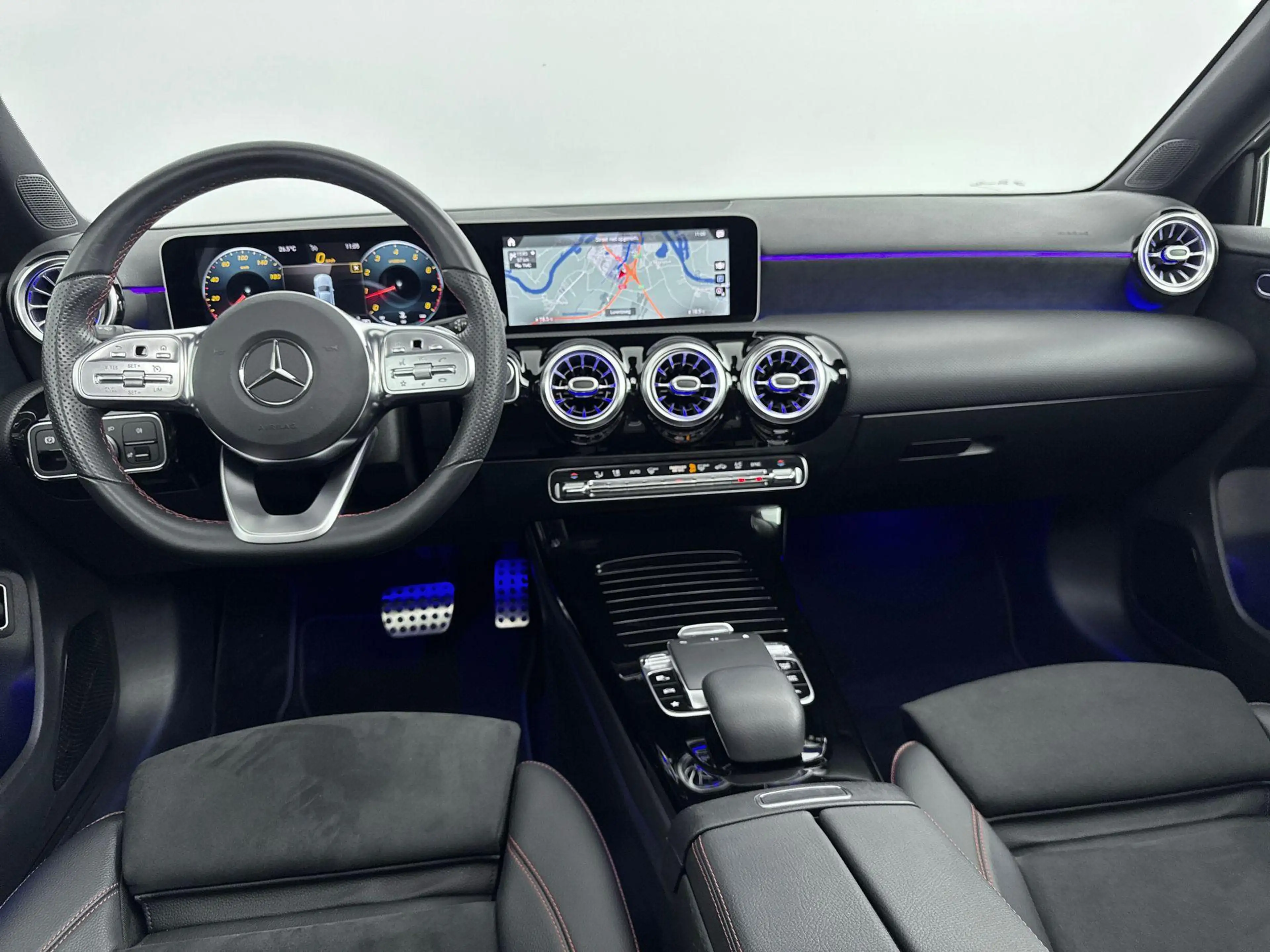 Mercedes-Benz A 220 Premium Plus — photo 3