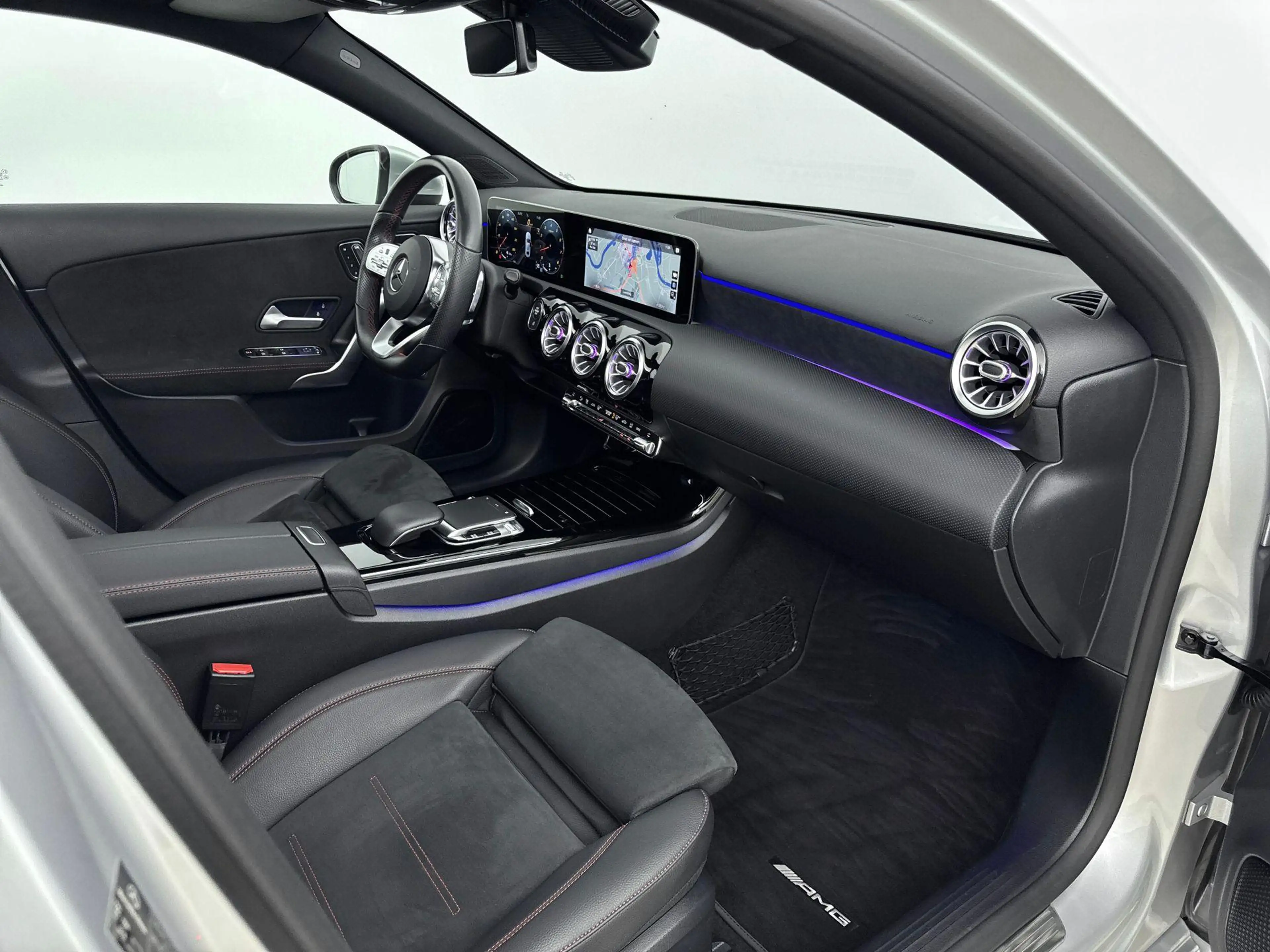 Mercedes-Benz A 220 Premium Plus — photo 9