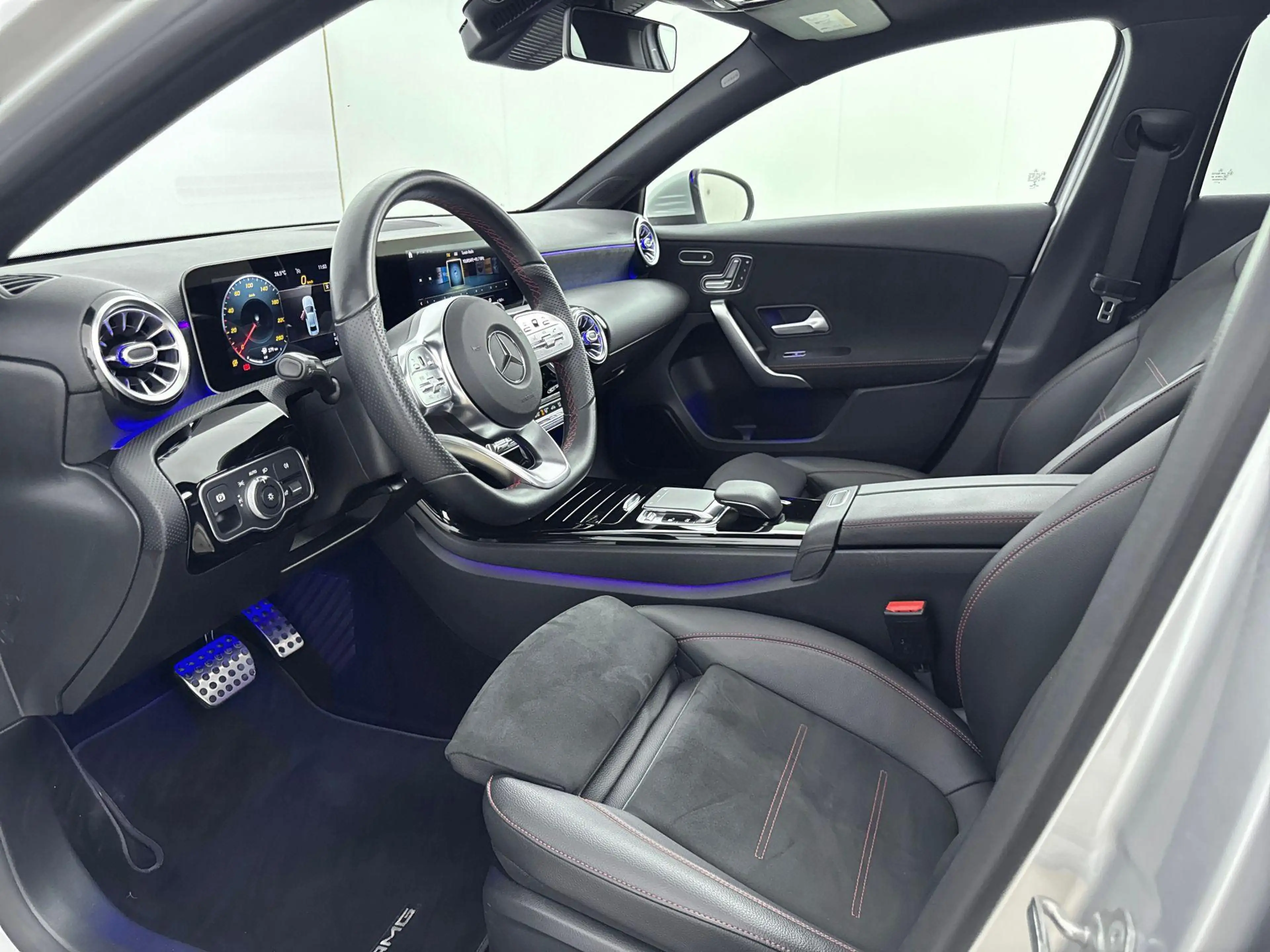 Mercedes-Benz A 220 Premium Plus — photo 8