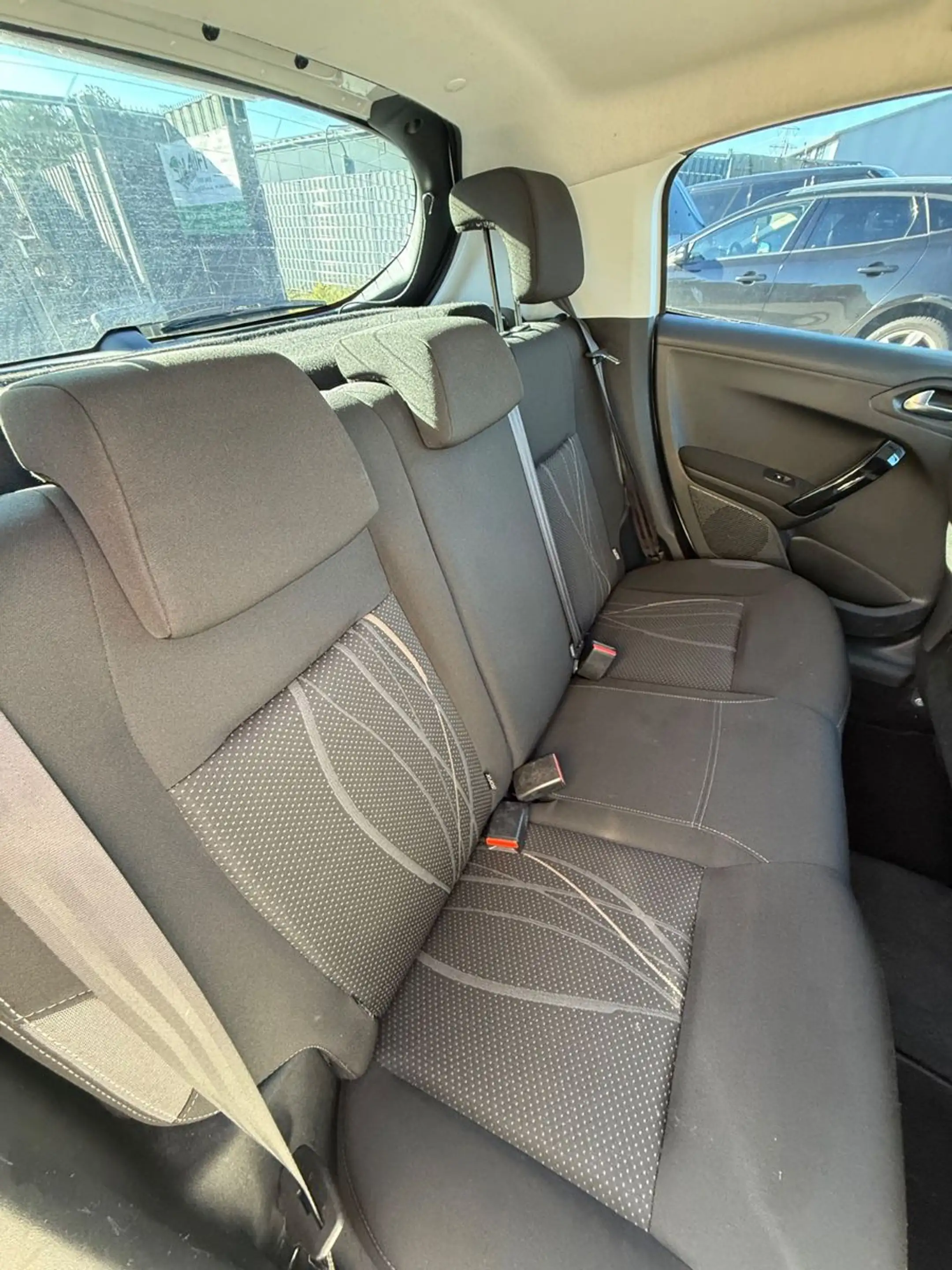 Peugeot 208 Active AUTOMATIK/NAVI/KLIMAAUTOMATIK/2. HAND — photo 12