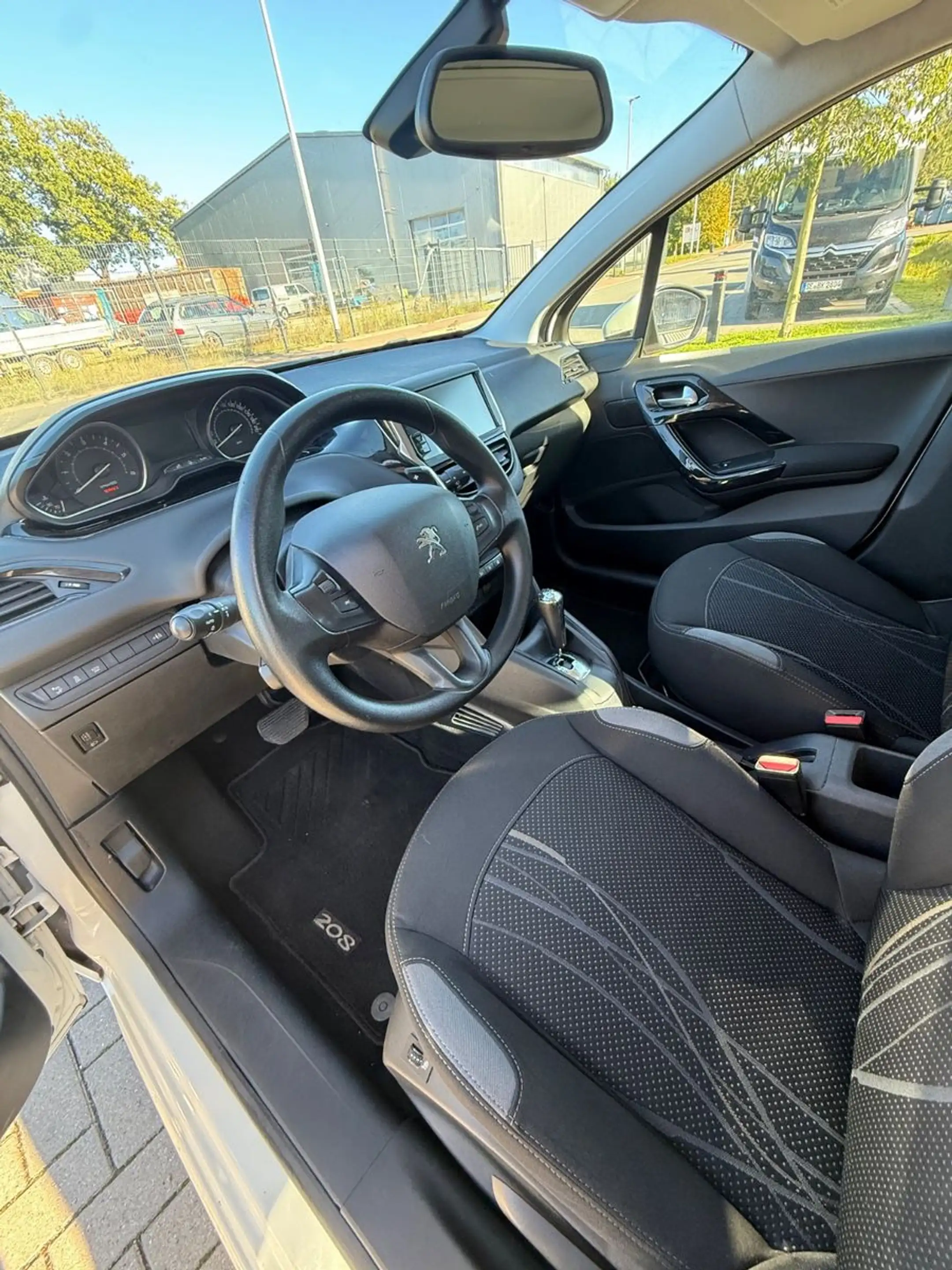 Peugeot 208 Active AUTOMATIK/NAVI/KLIMAAUTOMATIK/2. HAND — photo 15