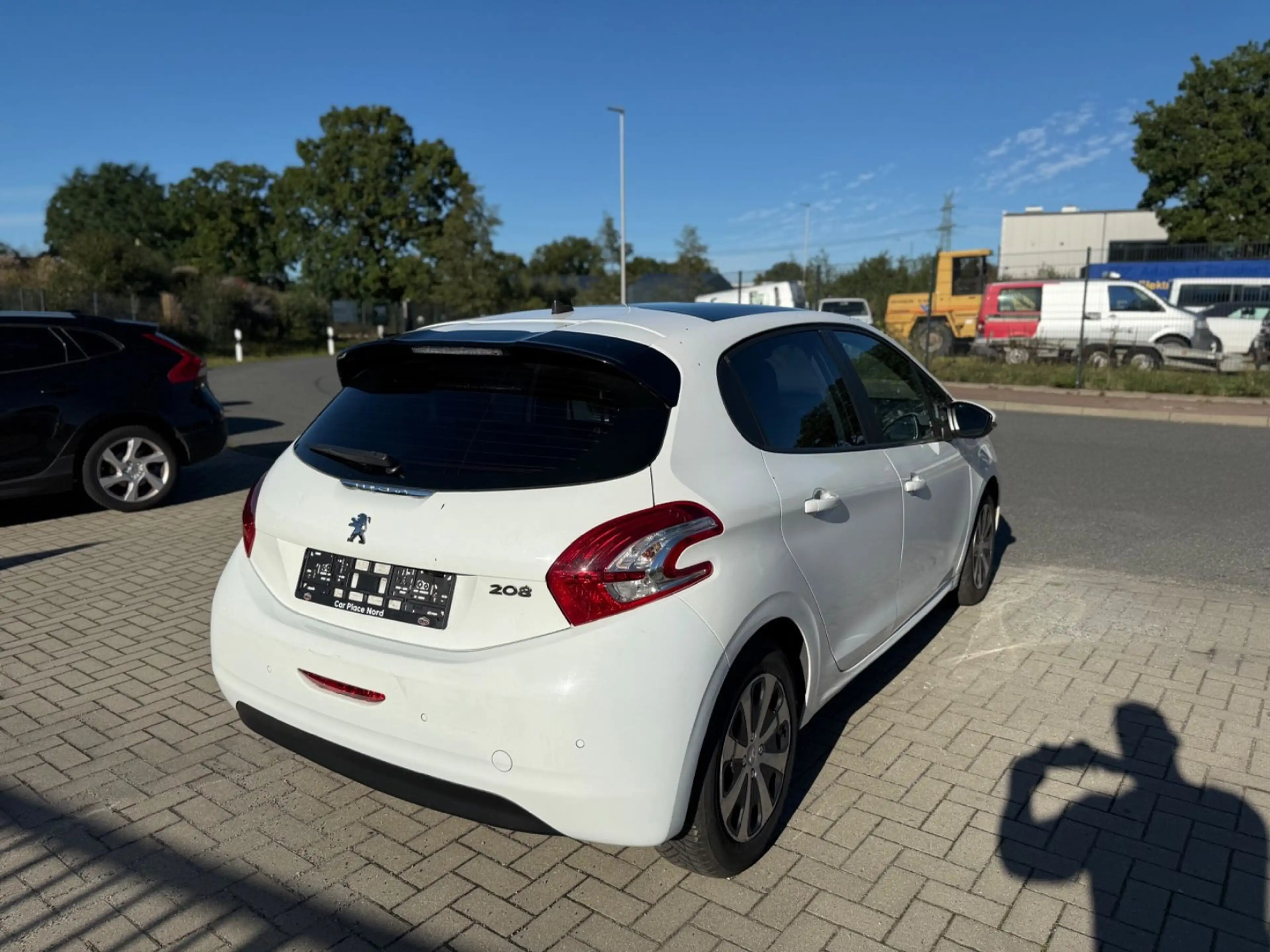 Peugeot 208 Active AUTOMATIK/NAVI/KLIMAAUTOMATIK/2. HAND — photo 6
