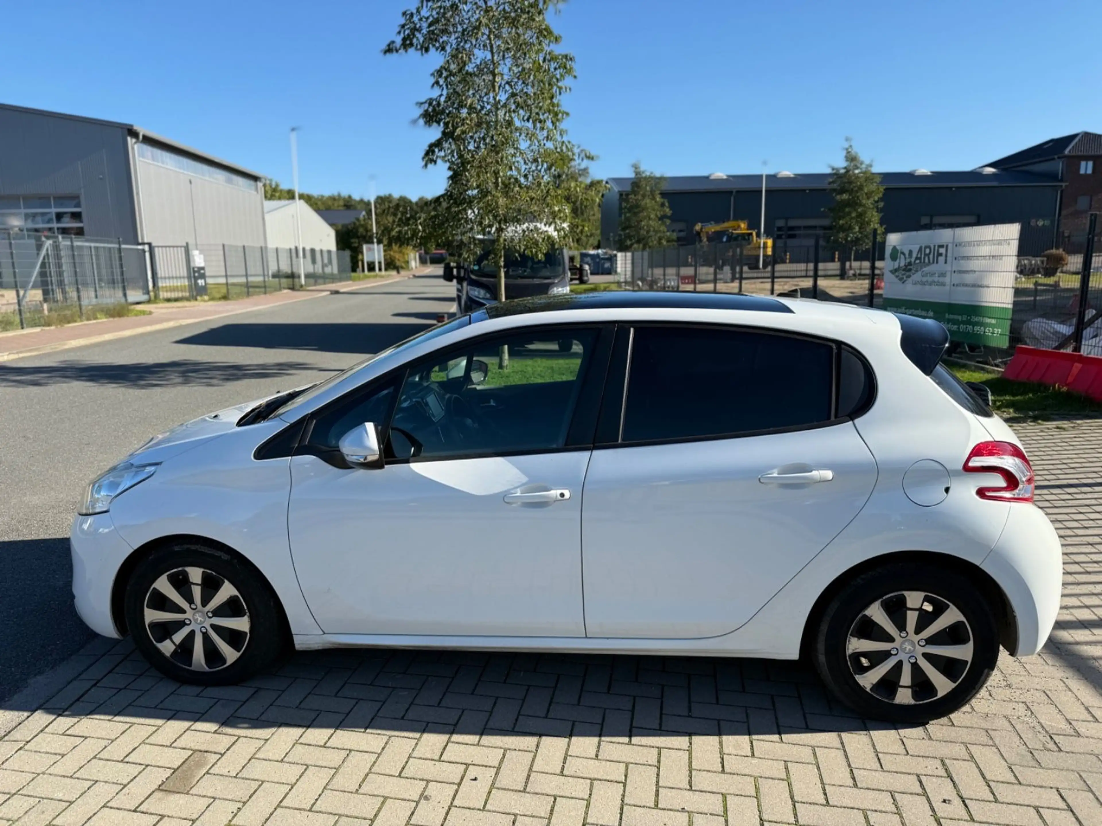 Peugeot 208 Active AUTOMATIK/NAVI/KLIMAAUTOMATIK/2. HAND — photo 3