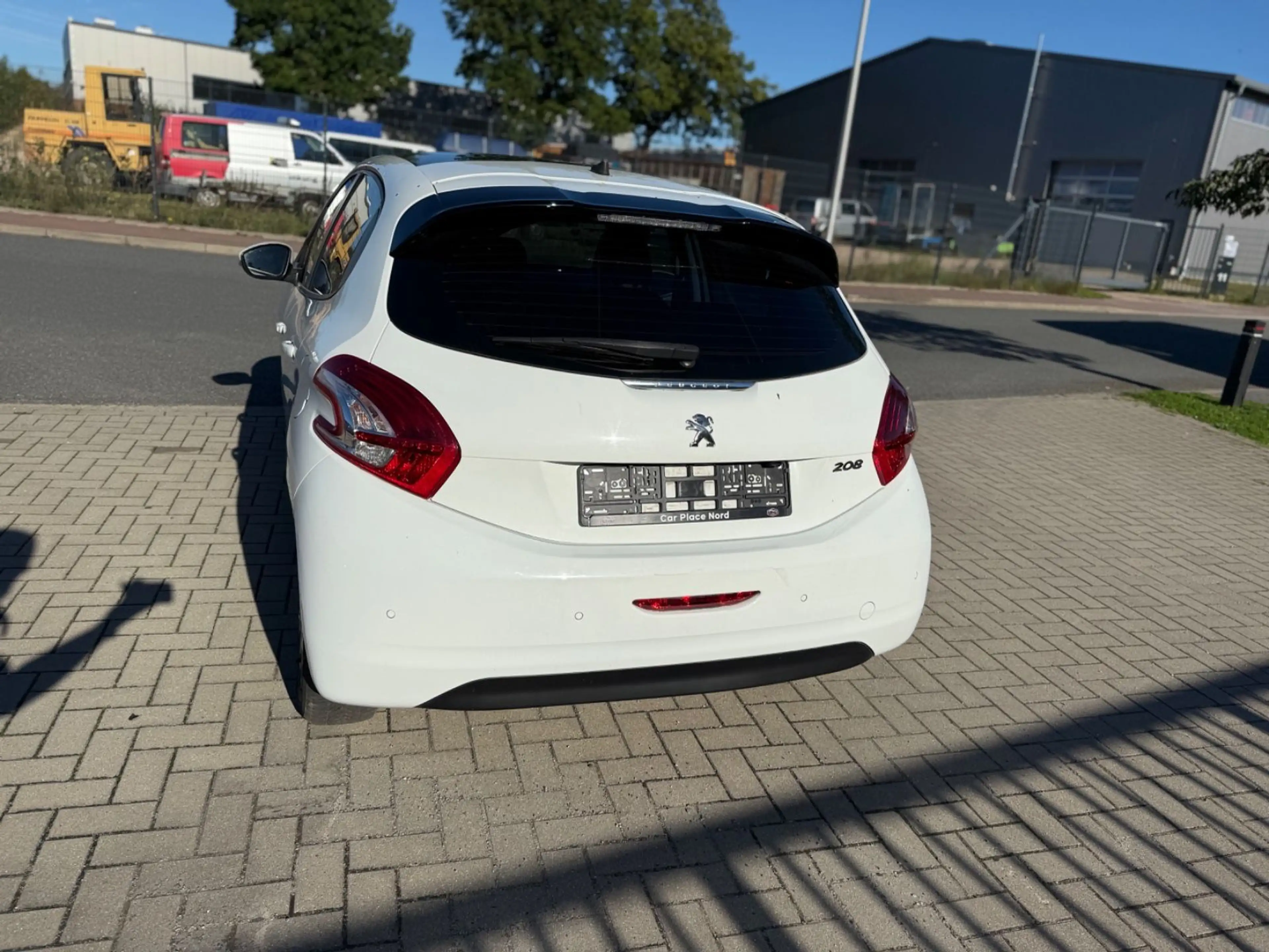 Peugeot 208 Active AUTOMATIK/NAVI/KLIMAAUTOMATIK/2. HAND — photo 5
