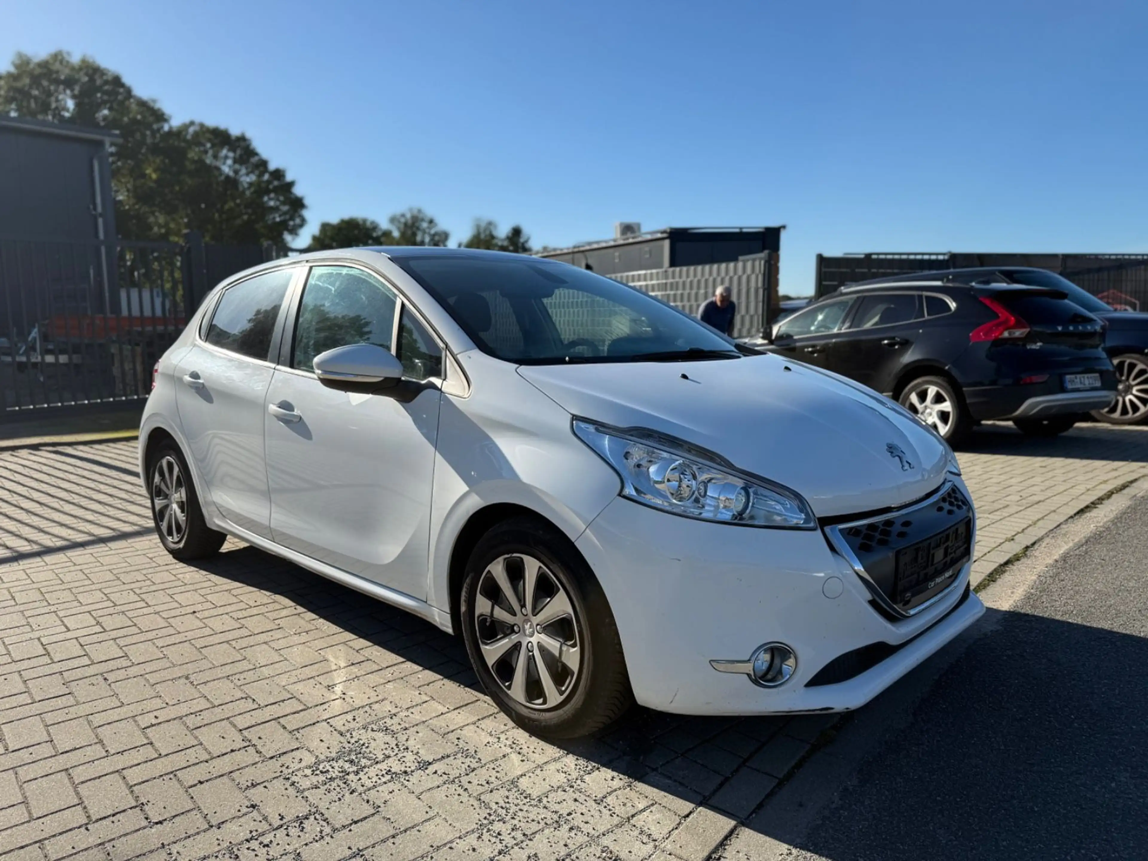 Peugeot 208 Active AUTOMATIK/NAVI/KLIMAAUTOMATIK/2. HAND — photo 8
