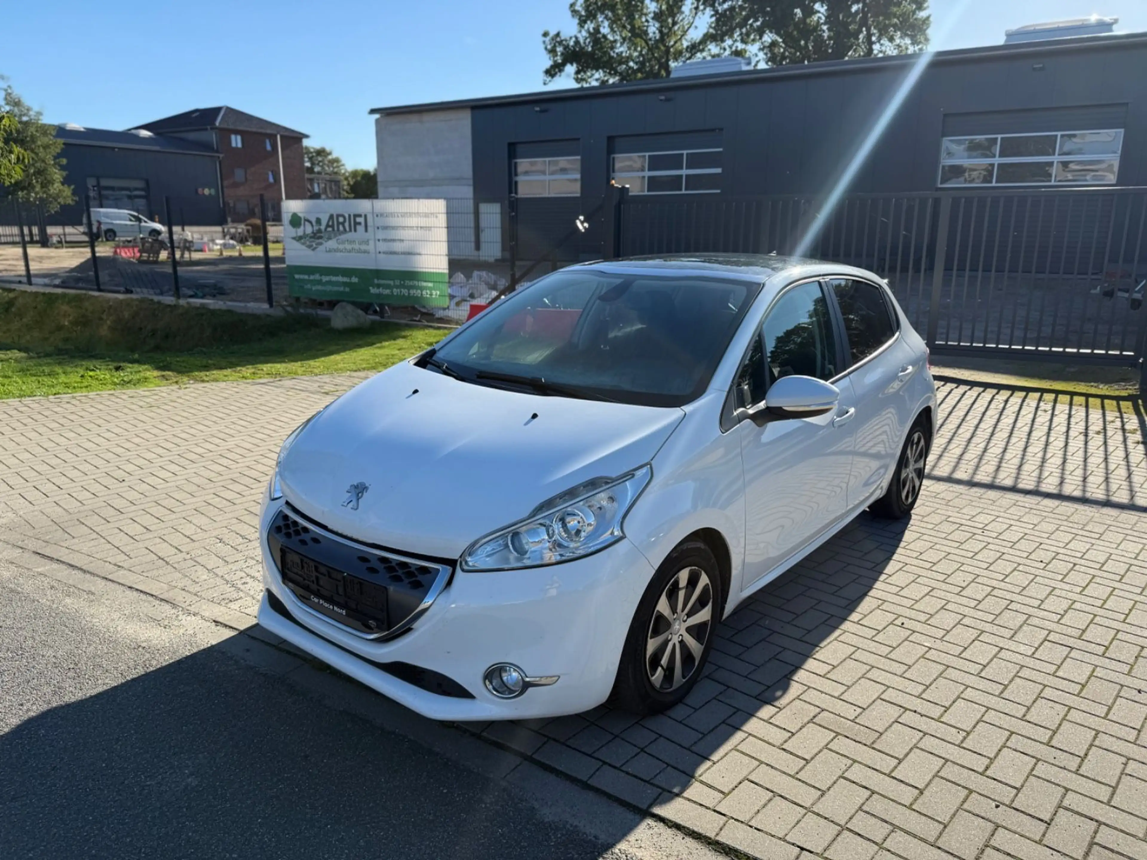 Peugeot 208 Active AUTOMATIK/NAVI/KLIMAAUTOMATIK/2. HAND