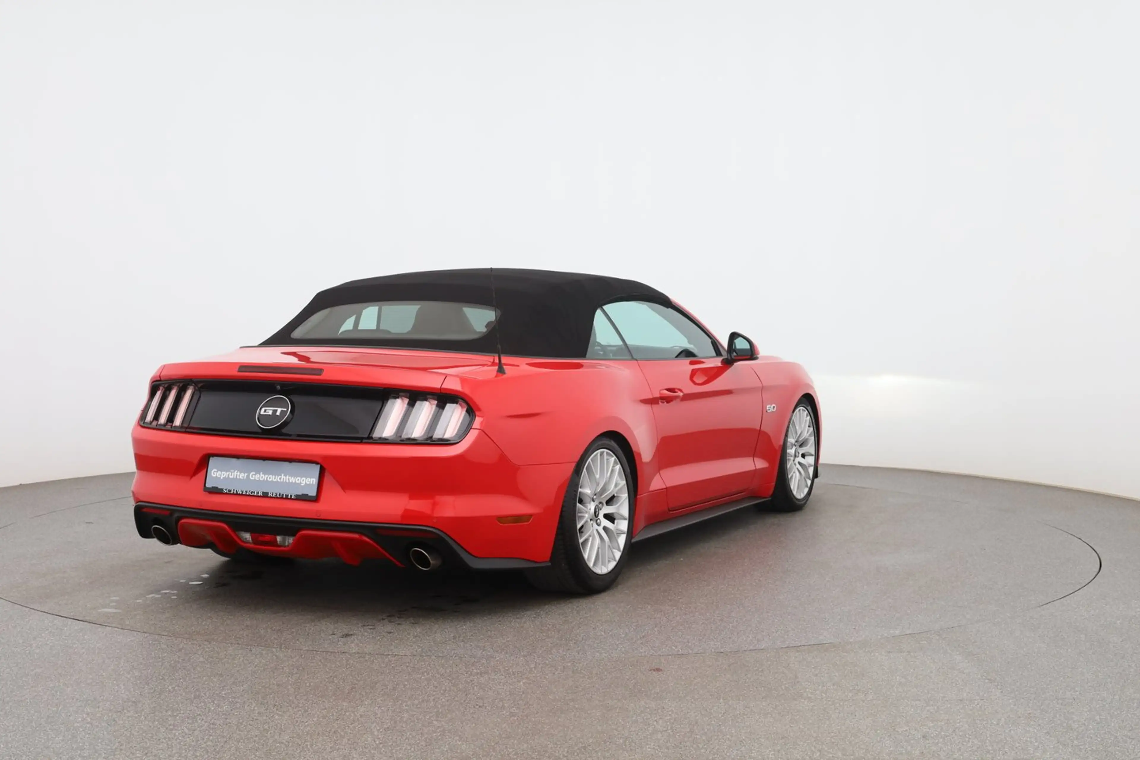 Ford Mustang GT Convertible — photo 5