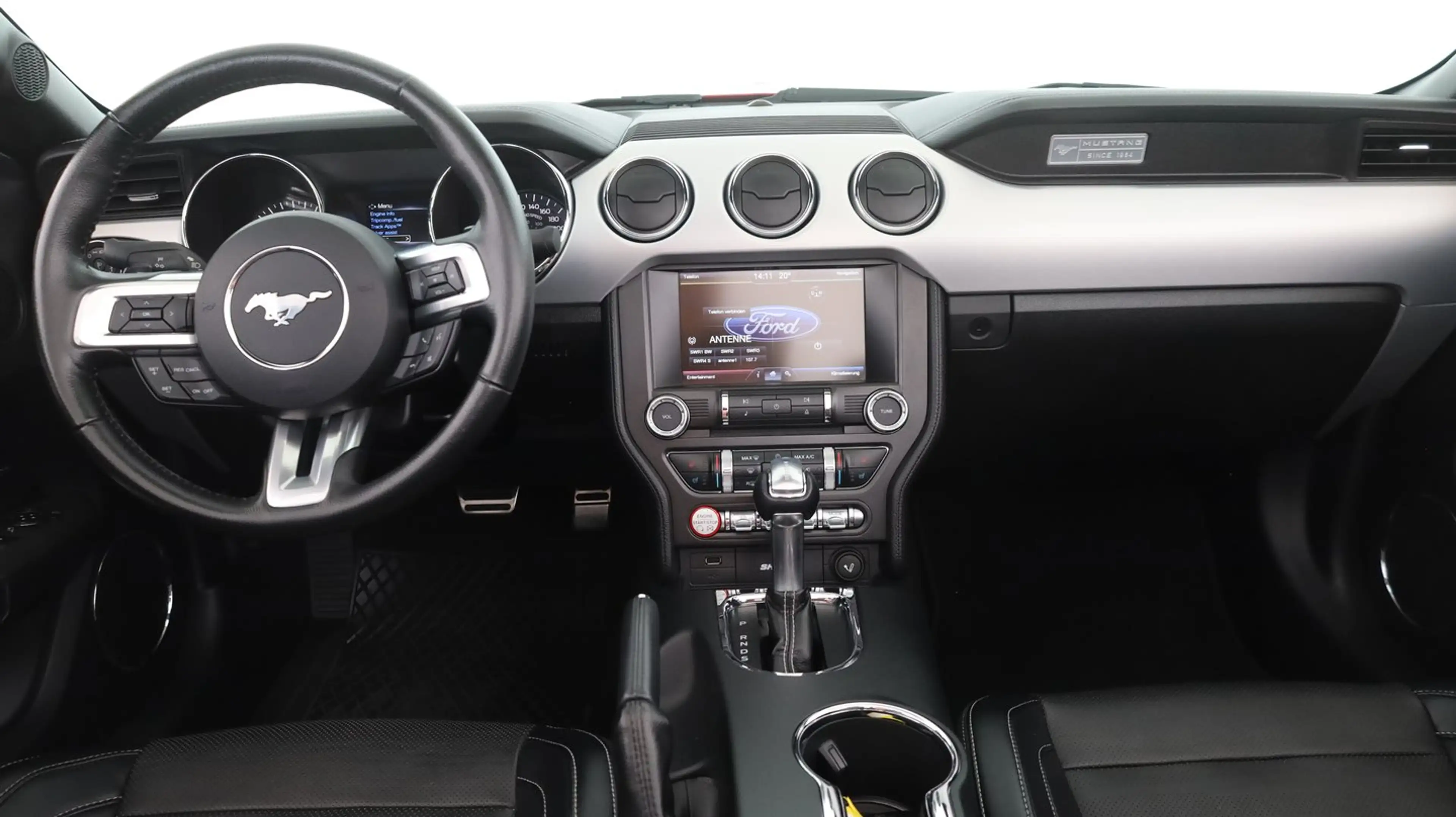 Ford Mustang GT Convertible — photo 12