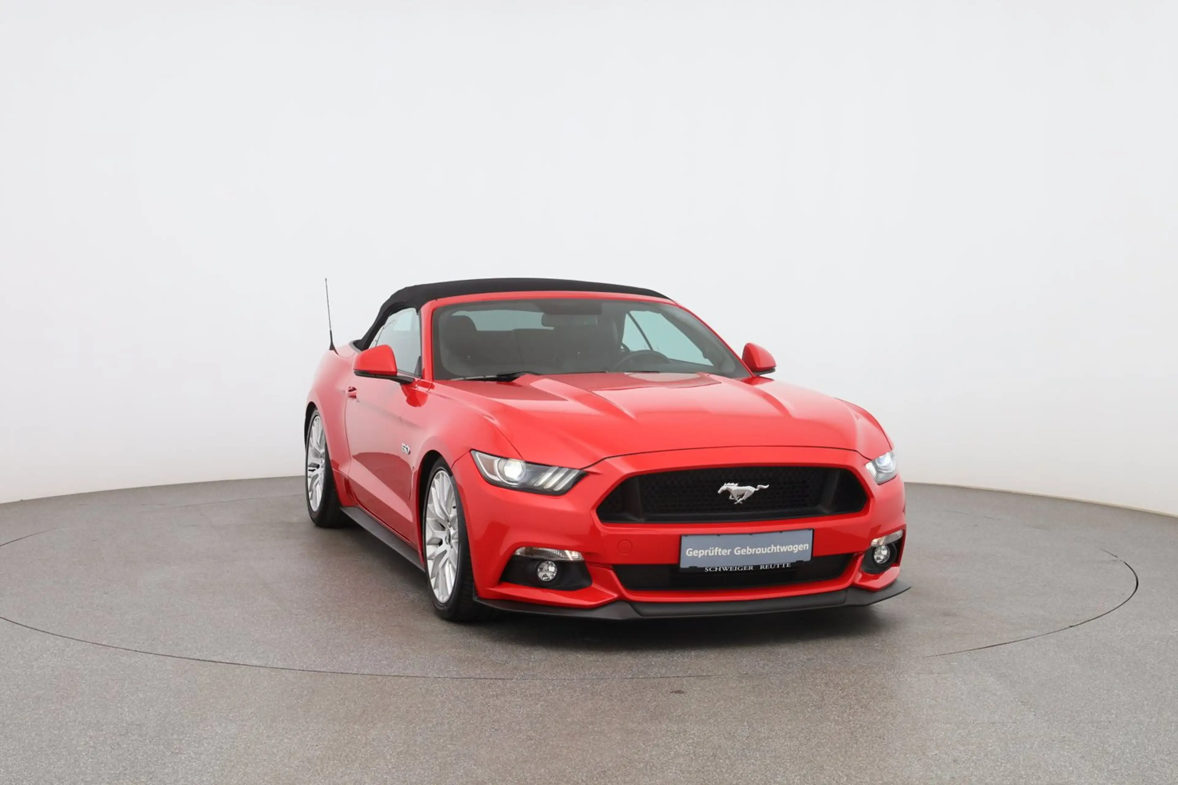 Ford Mustang GT Convertible — photo 8
