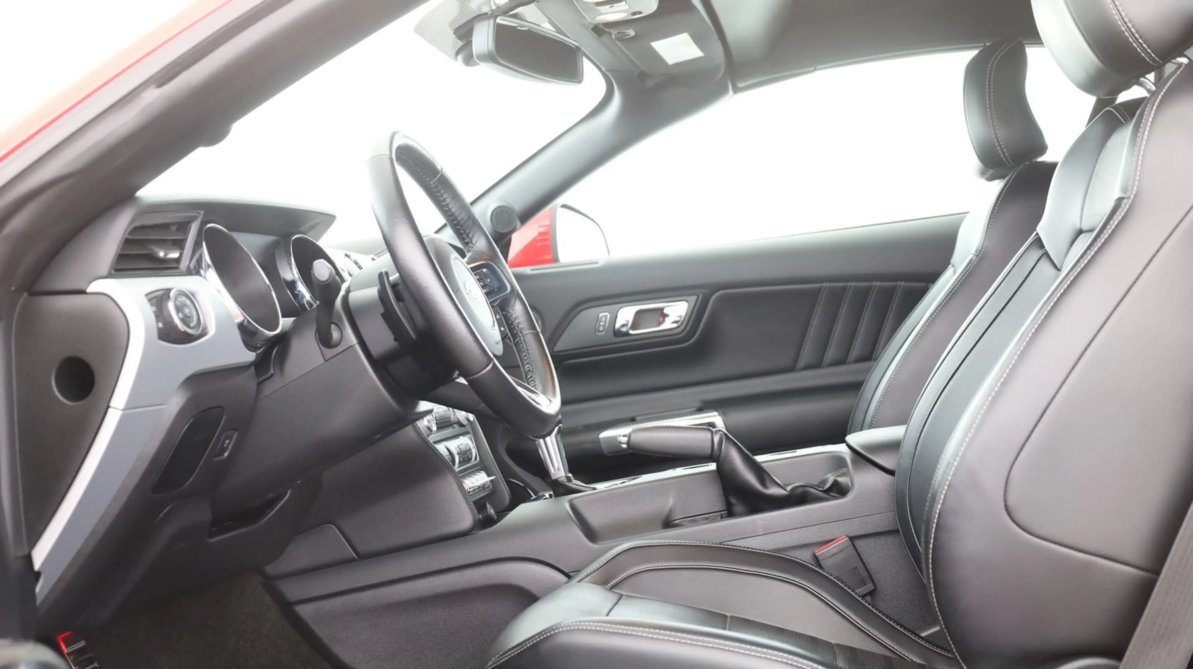Ford Mustang GT Convertible — photo 9