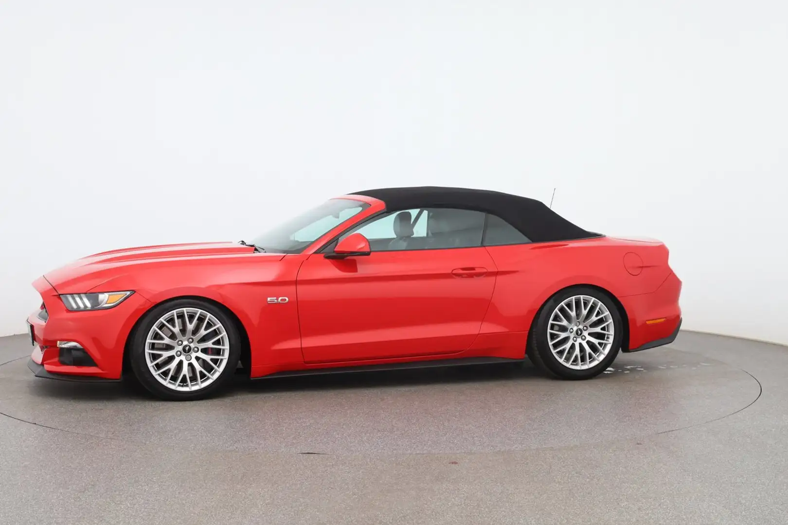 Ford Mustang GT Convertible Rot - 2