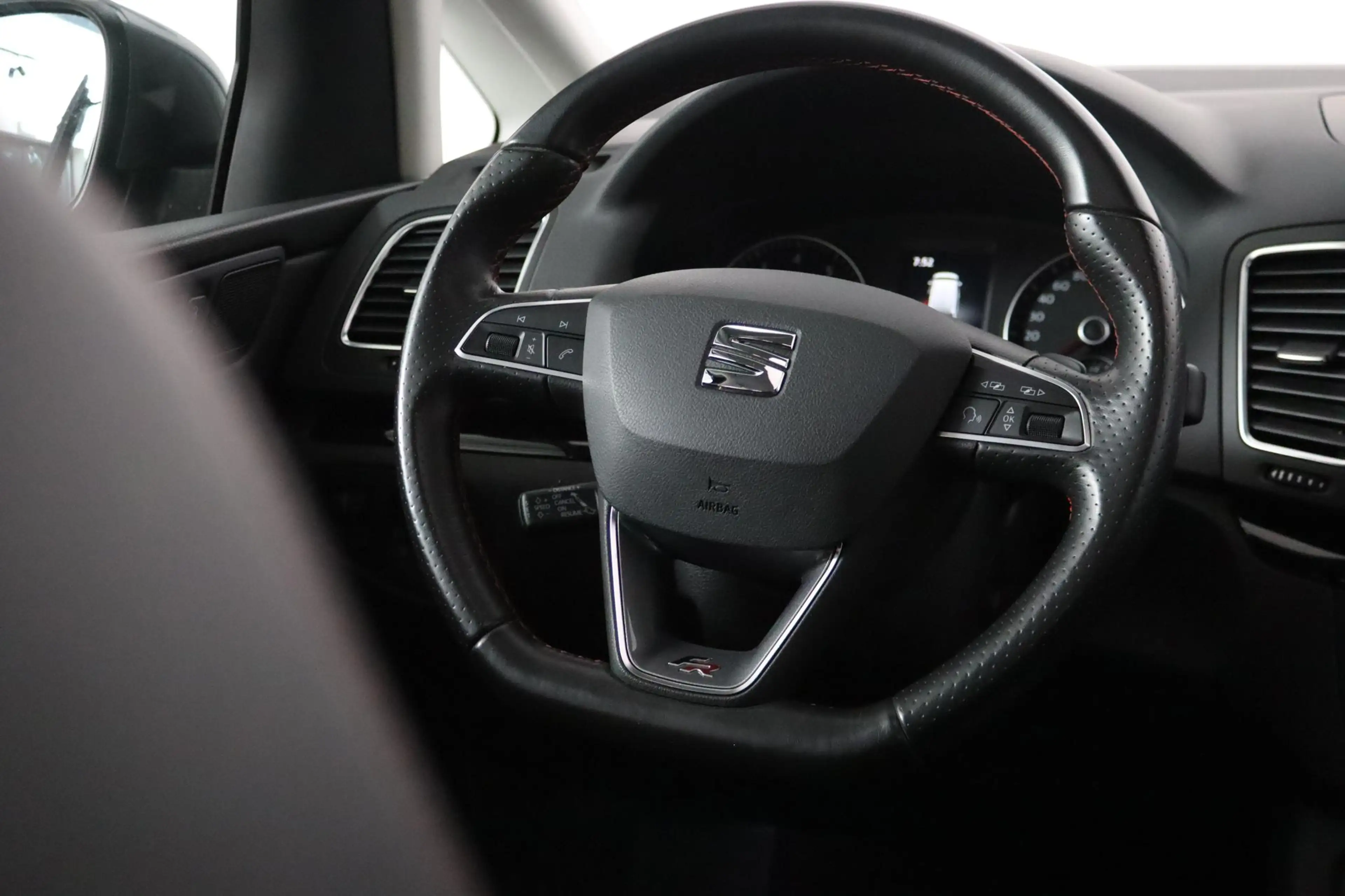 SEAT Alhambra 1.4 TSI FR Business Intense, 7-Persoons, Trekhaak, — photo 48