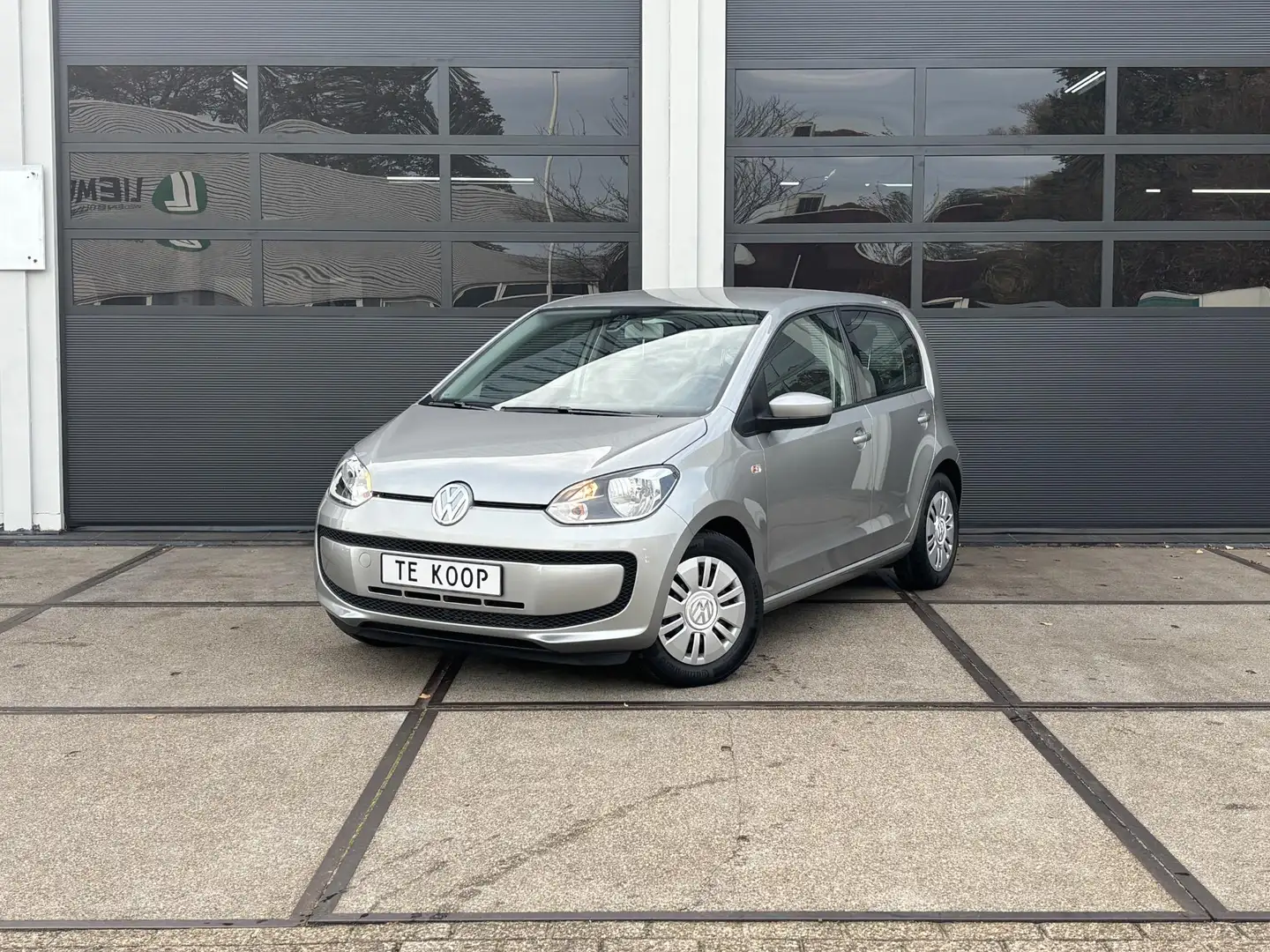 Volkswagen up! 1.0 move up! BlueMotion | Airco | Garmin Navigatie Grijs - 1