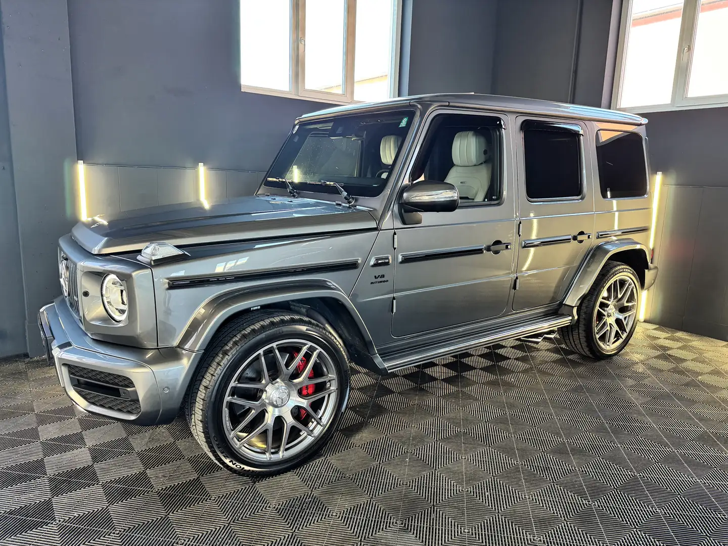 Mercedes-Benz G 63 AMG G 63 AMG 1.Besitz/9.500KM/Nappa/Burmester/Massage Grau - 2