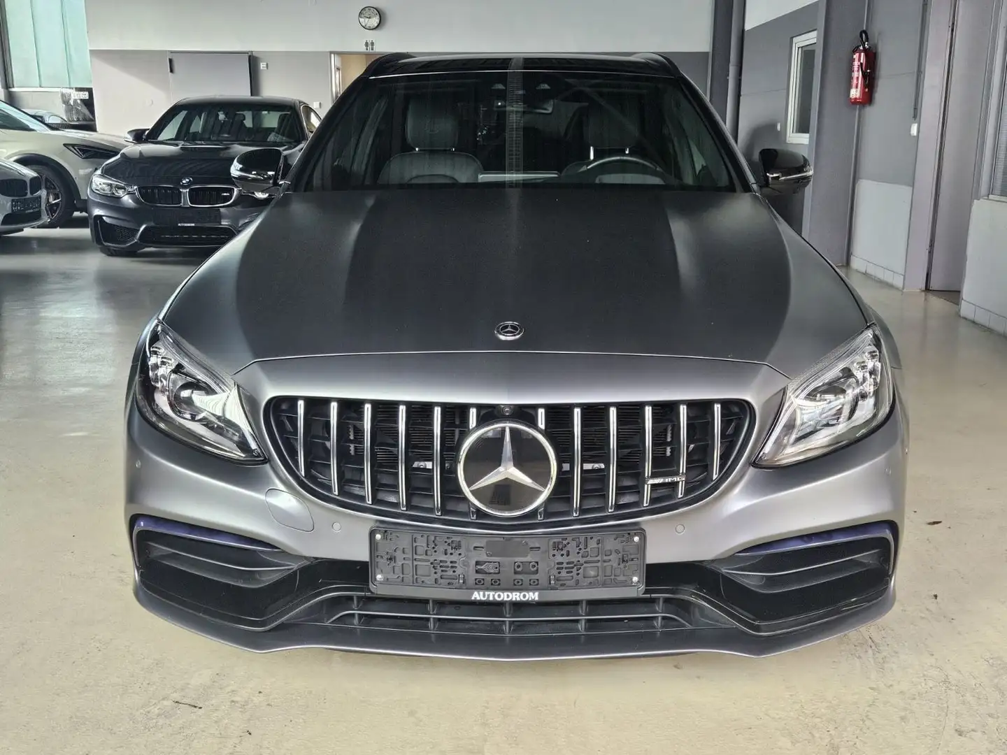 Mercedes-Benz C 63 AMG S +Keramik +Head-Up+360°+Performance Grau - 2