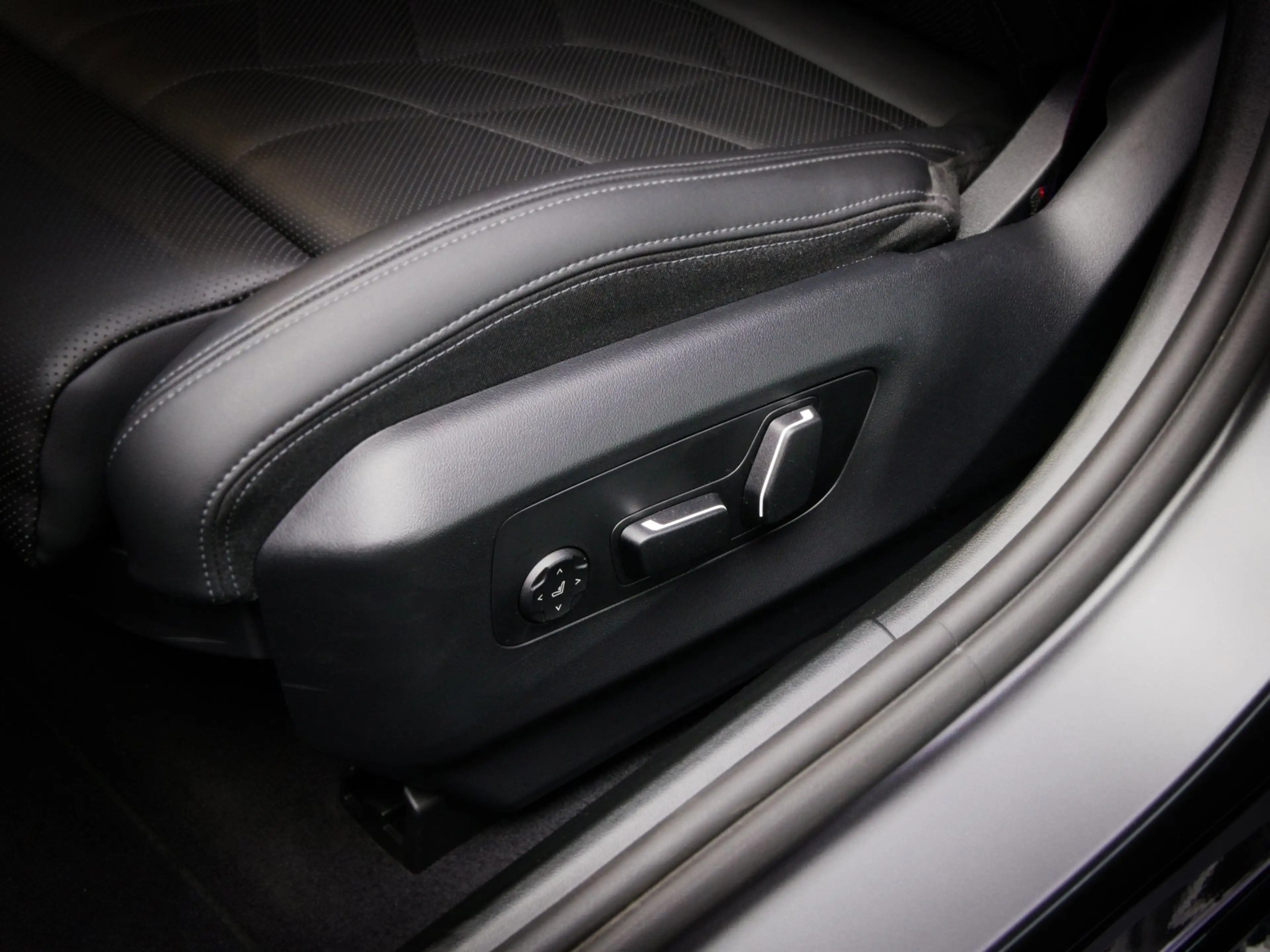 BMW 550 5 Serie Touring 550e xDrive M-Sport (MAXTON, 4-WIE — photo 24