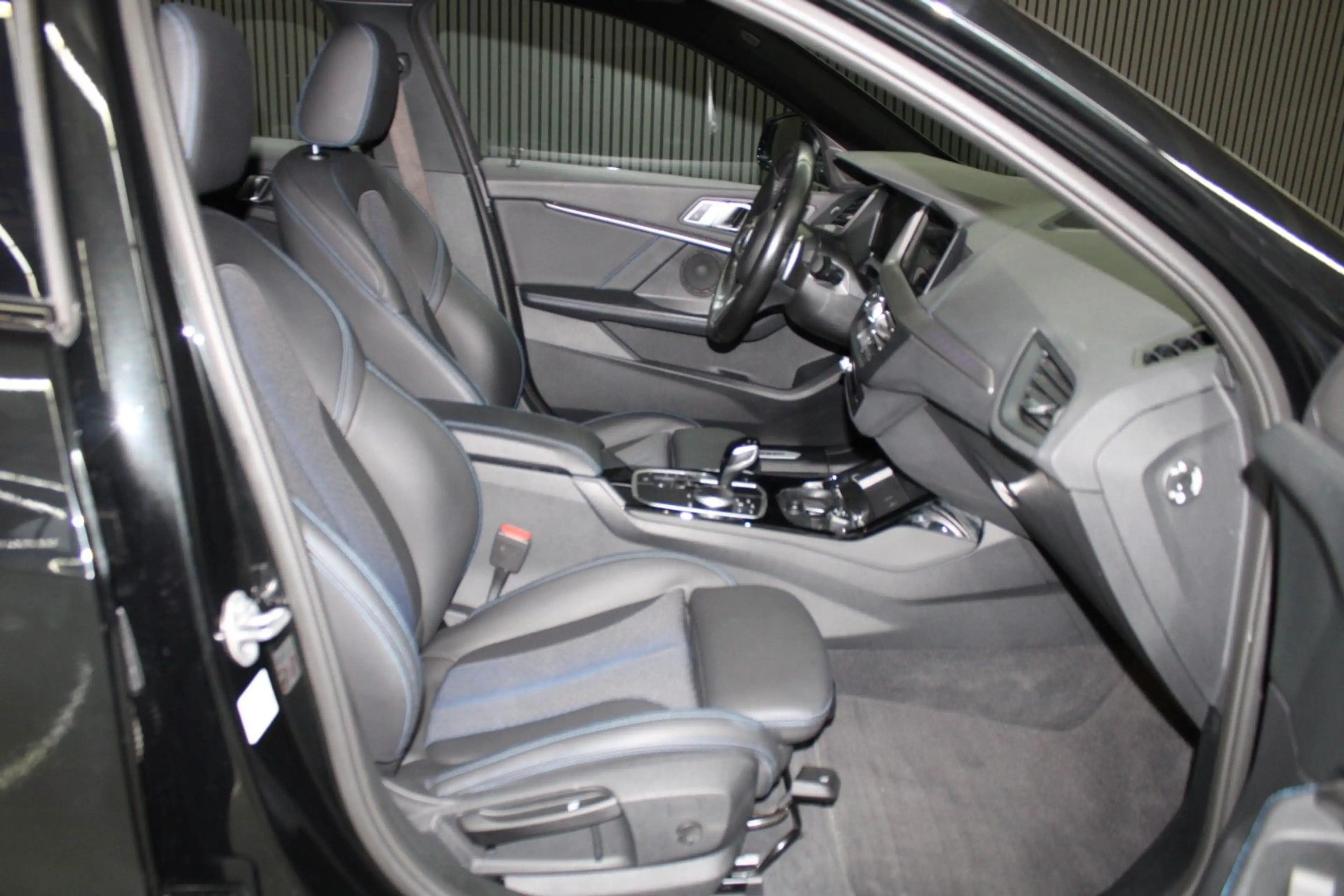 BMW 120 dA M Sport Panorama Navi LED Automatik Kamera — photo 14
