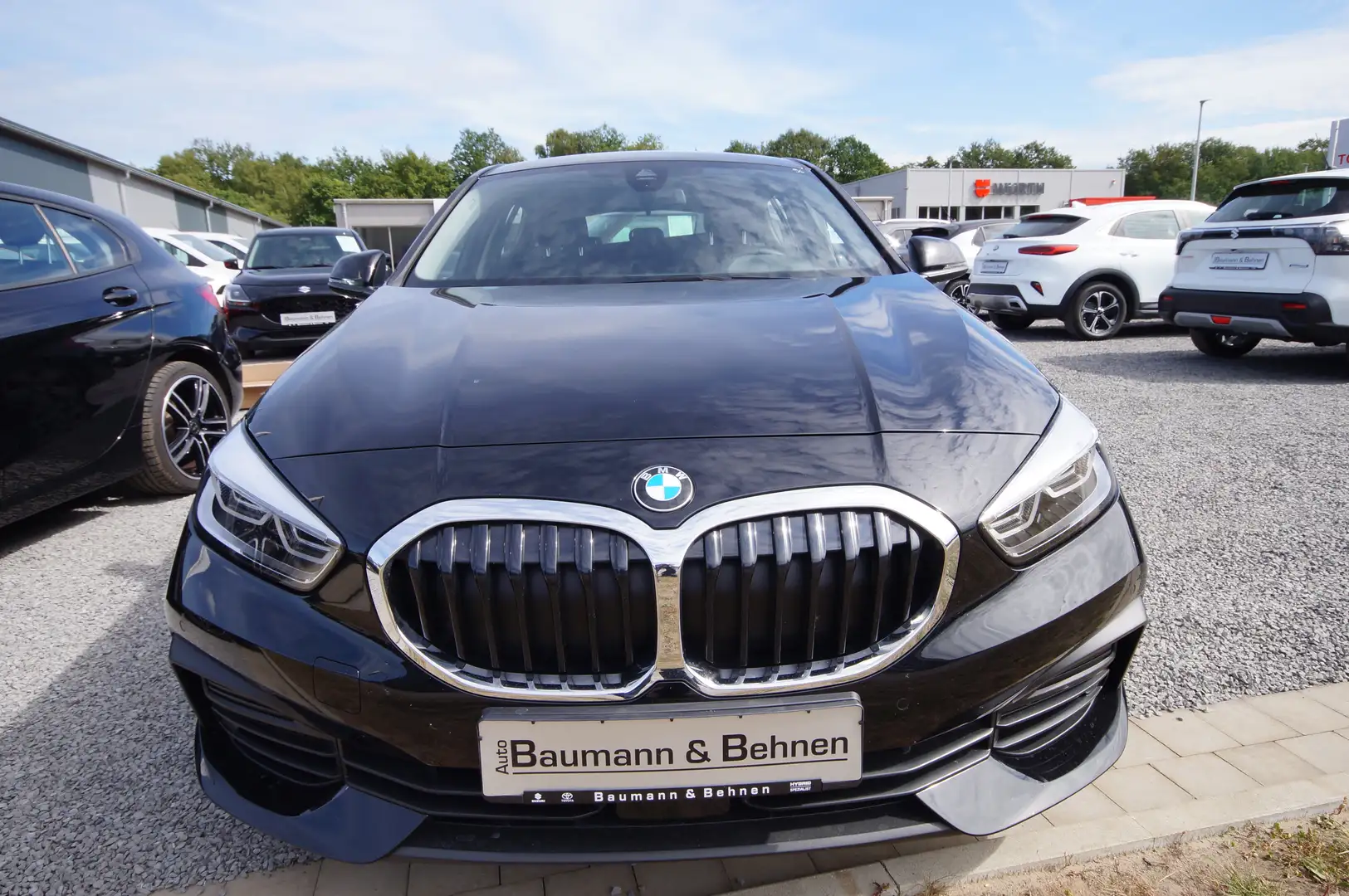 BMW 118 1er 118i Aut. Advantage Schwarz - 2