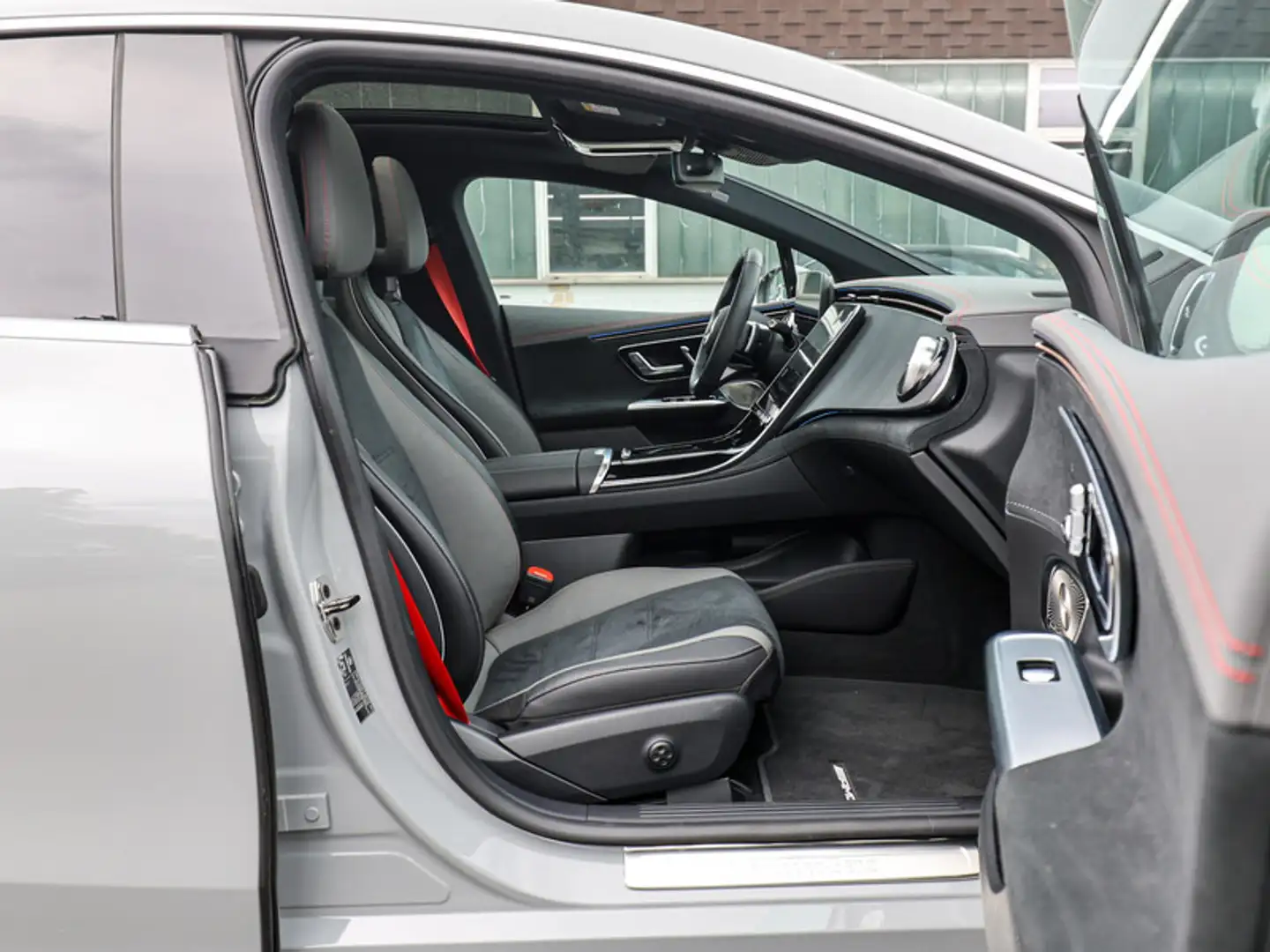 Mercedes-Benz EQE 350 AMG-Sport/DIGITAL/360/Pano/Burm/Distr/19 Grau - 2