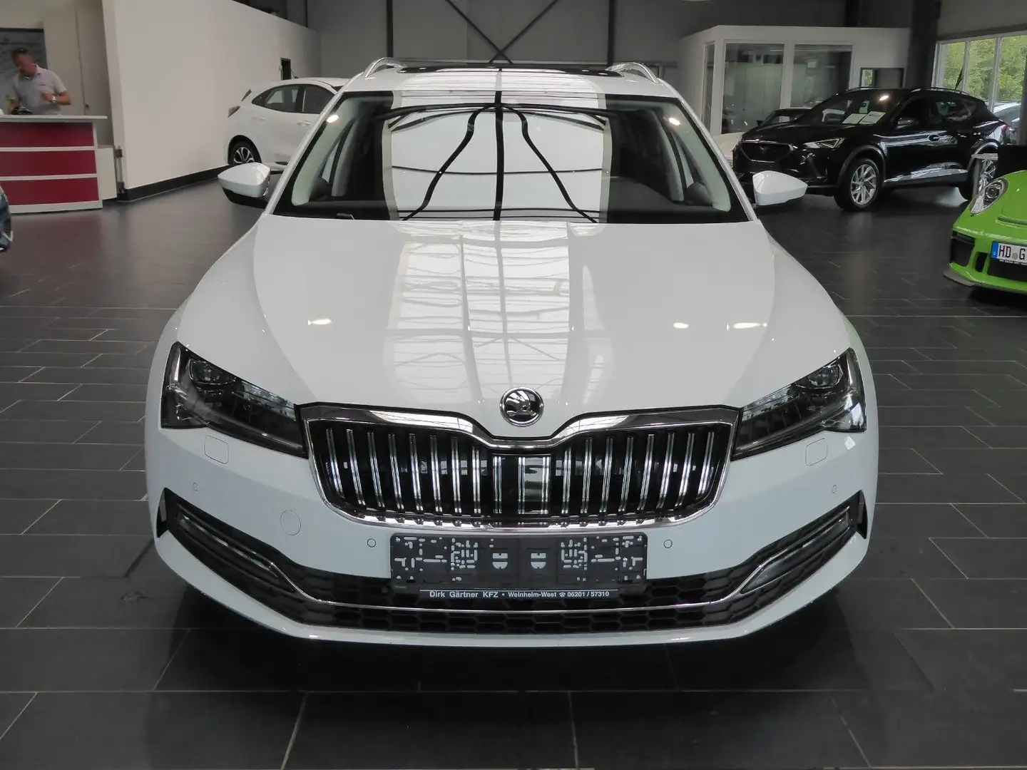 Skoda Superb Combi 2.0 TDI DSG Style 1.Hand AHK 8-fach Weiß - 2