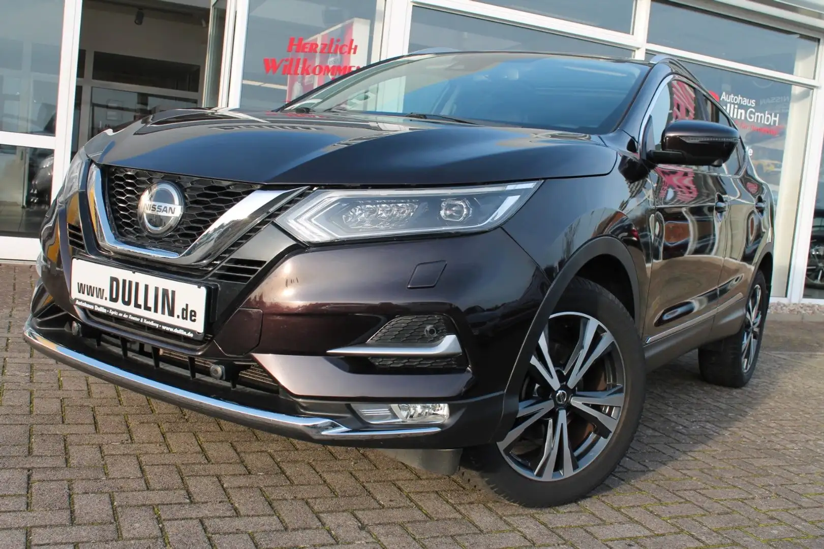 Nissan Qashqai 1,2 N-Connecta+AHZV+Ganzjahresreifen Schwarz - 1