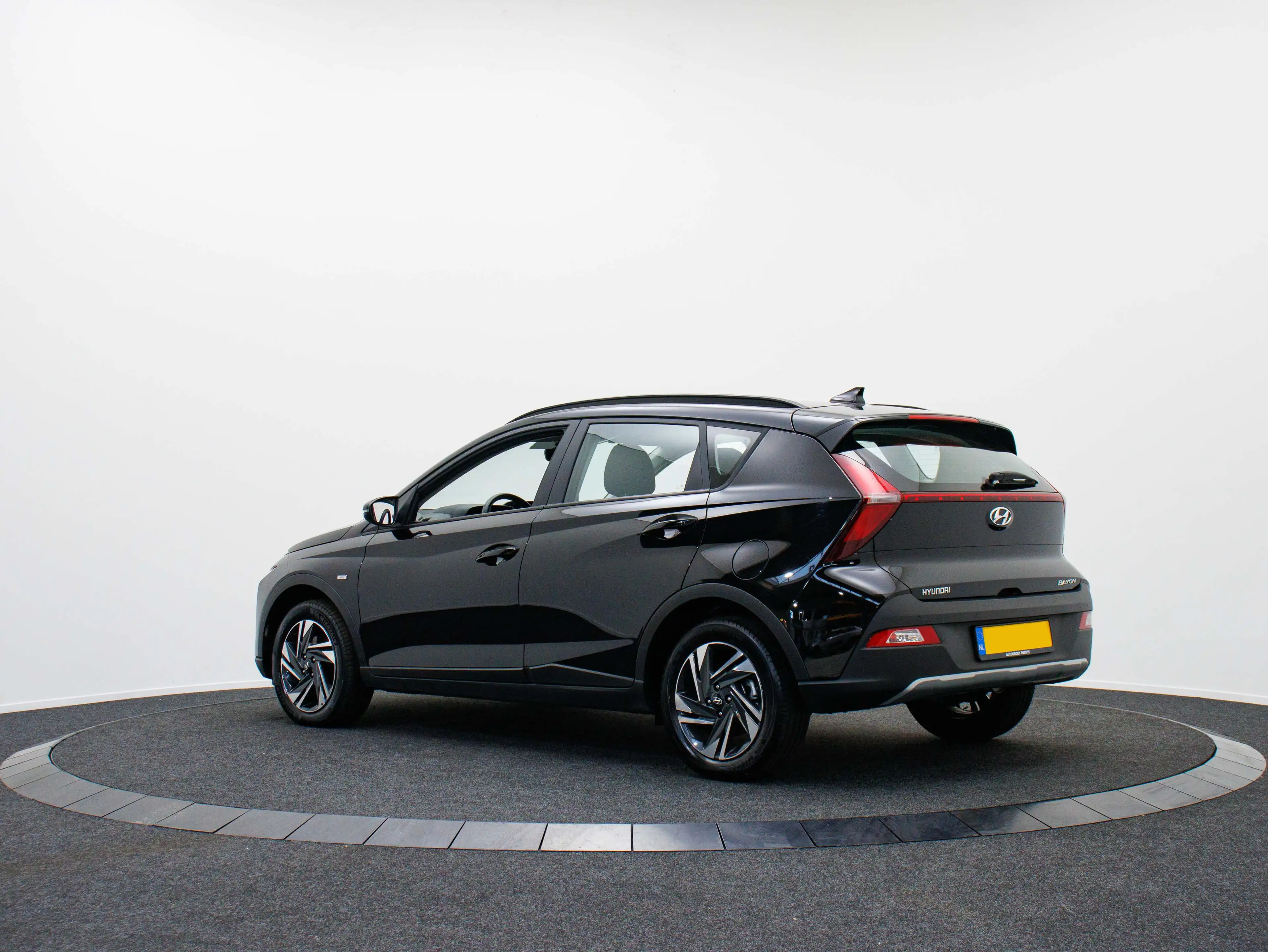 Hyundai BAYON 1.0 T-GDI Comfort (Phantom Black Mica parelmoer) — photo 4