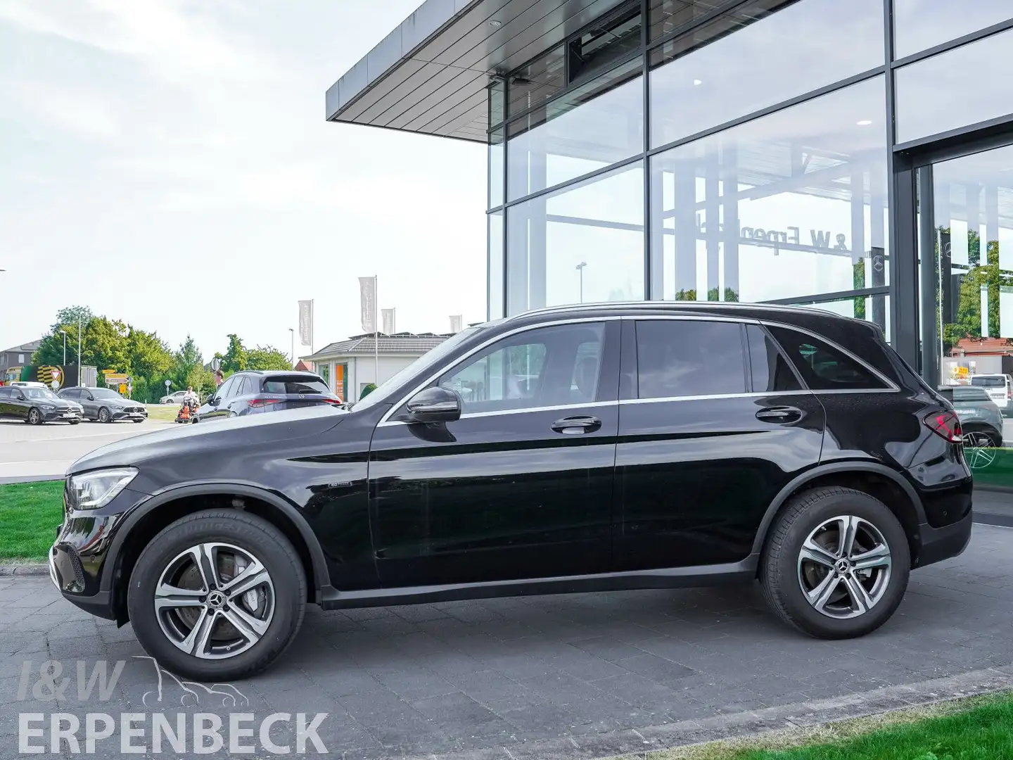 Mercedes-Benz GLC 300 GLC 300 e 4MATIC AMG AHK Distronic LED EasyPack Noir - 2