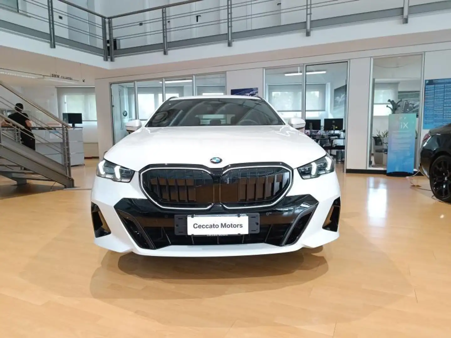 BMW 520 520d Touring 48V xdrive M Sport Pro auto Bianco - 2